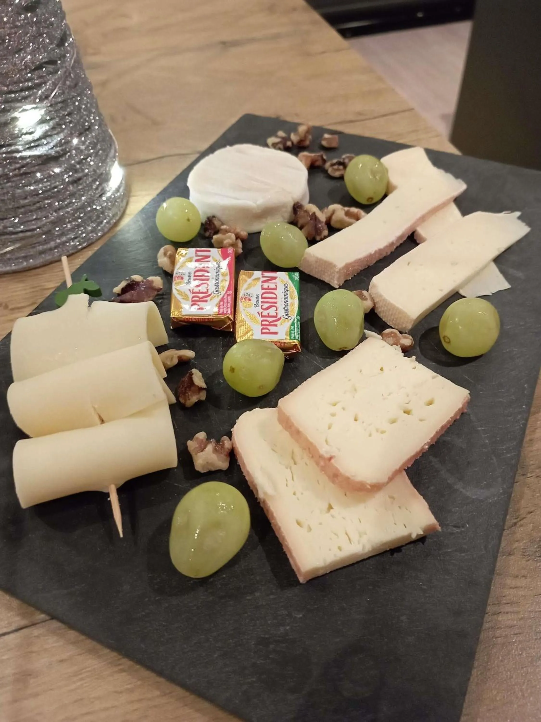 Lounge or bar in ibis les Etangs des Moines