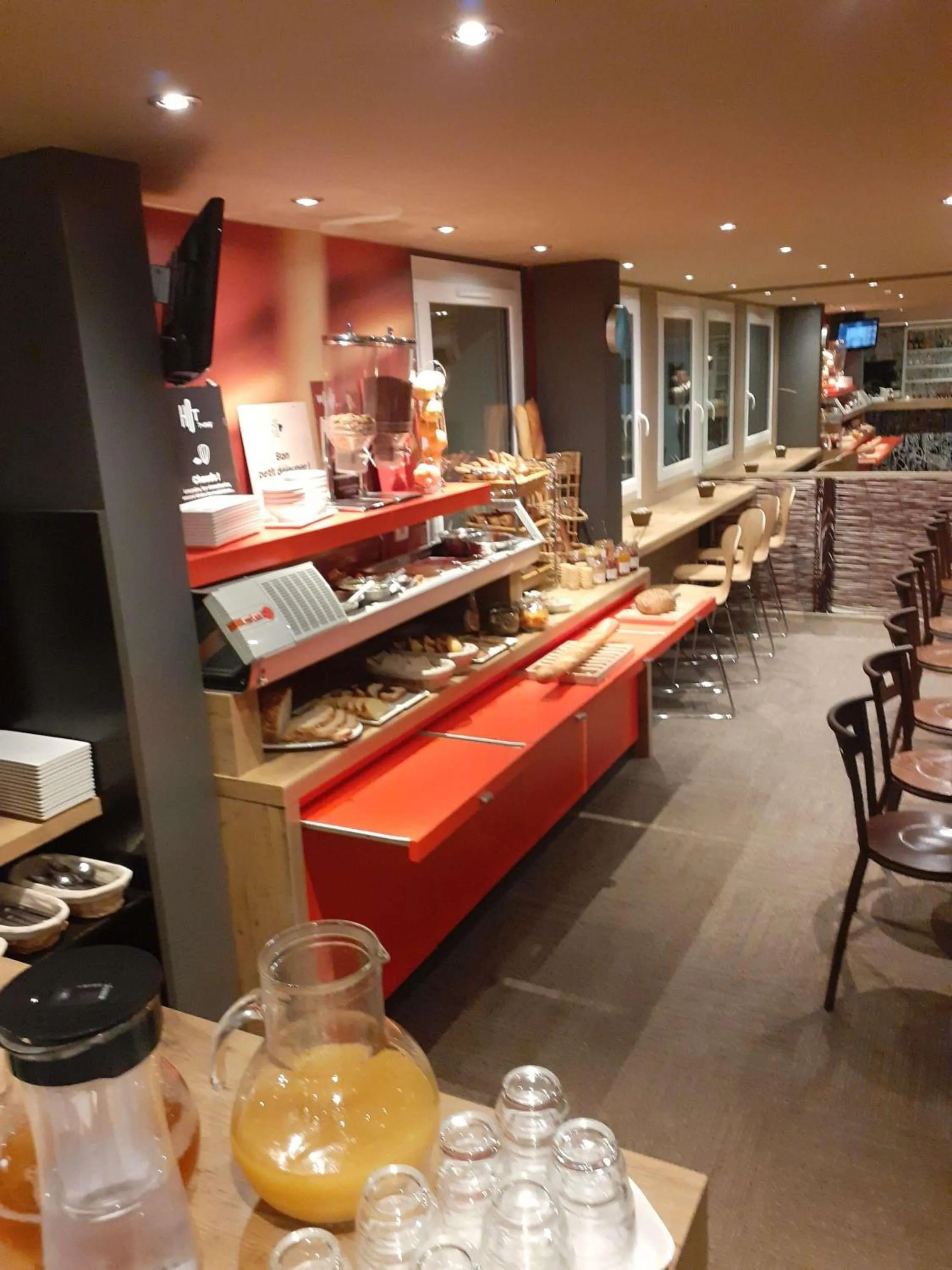 Breakfast in ibis les Etangs des Moines