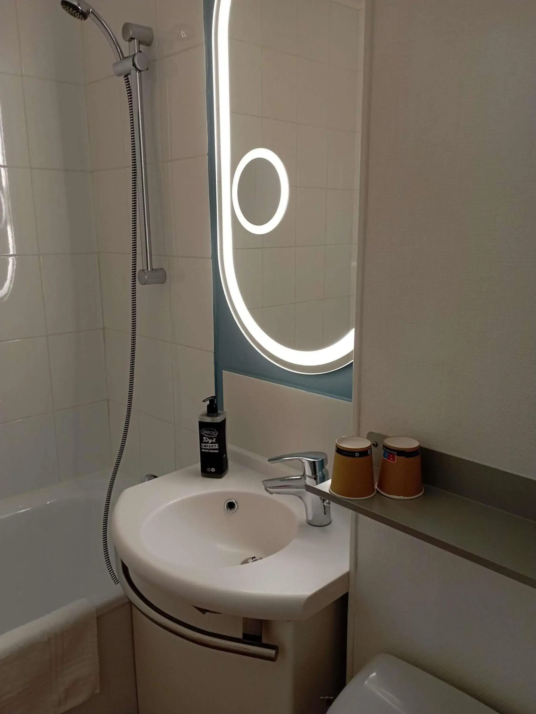 Bedroom in ibis les Etangs des Moines Bedroom in ibis les Etangs des Moines