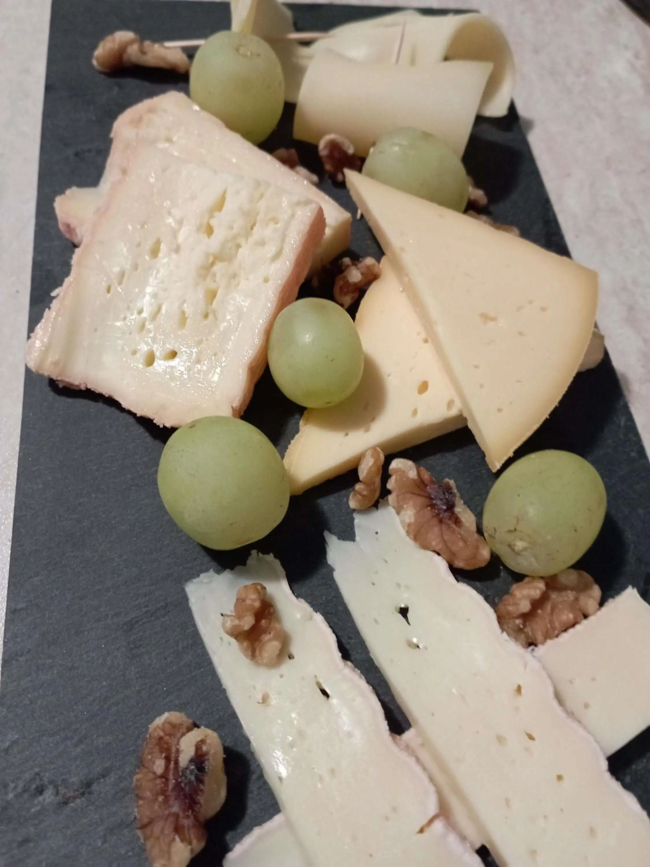 Lounge or bar in ibis les Etangs des Moines