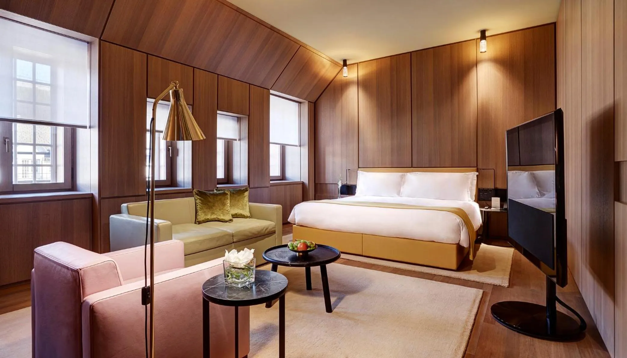 Photo of the whole room, Bed in Hotel Cafe Royal