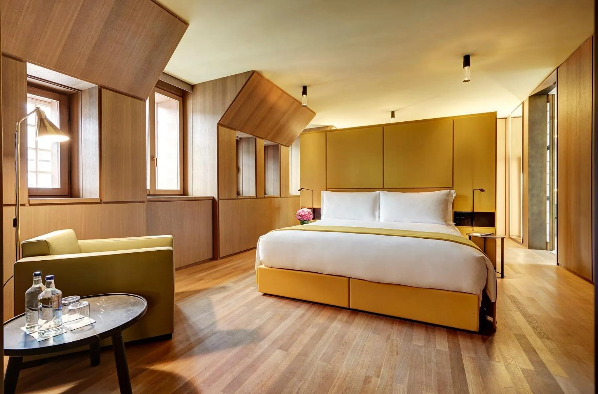 Photo of the whole room, Bed in Hotel Cafe Royal