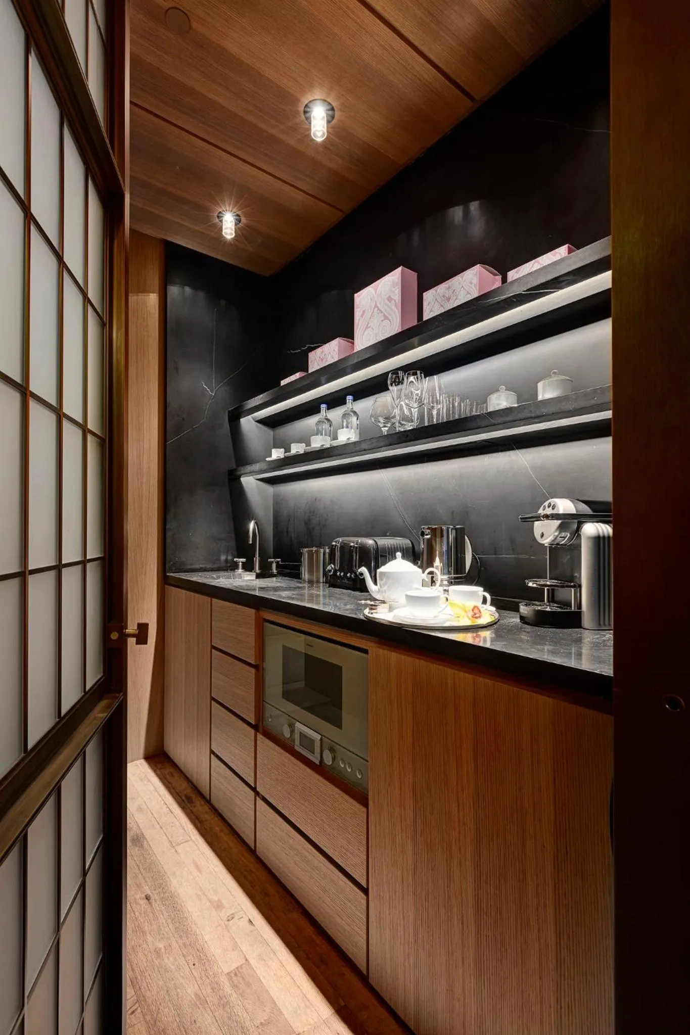 Kitchen or kitchenette in Hotel Cafe Royal