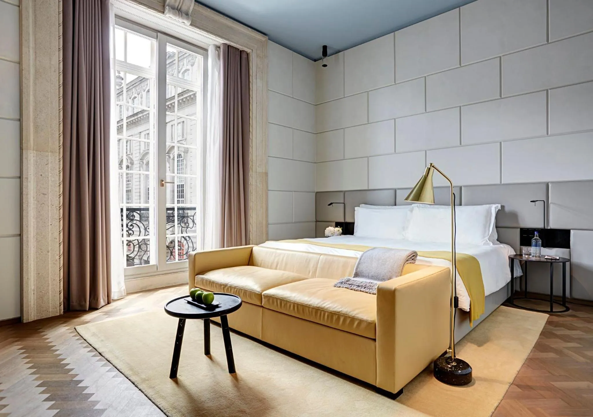 Photo of the whole room, Bed in Hotel Cafe Royal