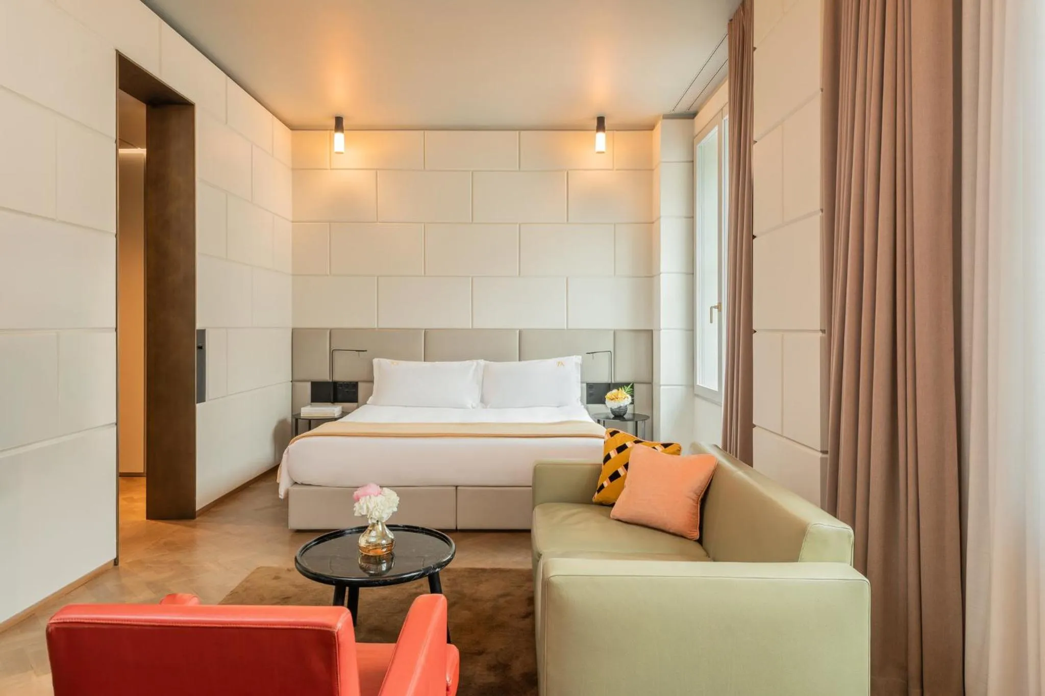 Restaurant/places to eat, Bed in Hotel Cafe Royal