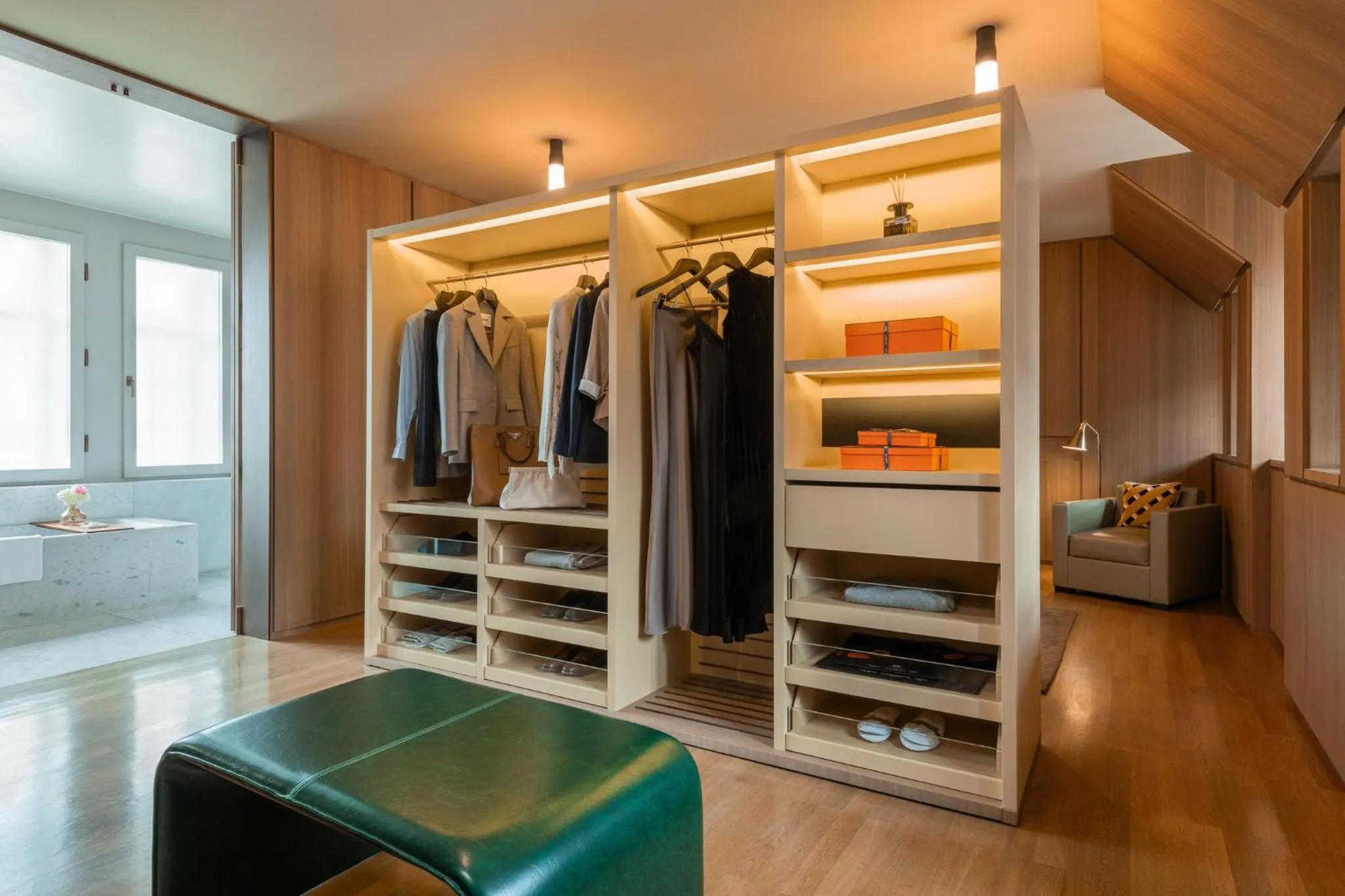 Restaurant/places to eat in Hotel Cafe Royal