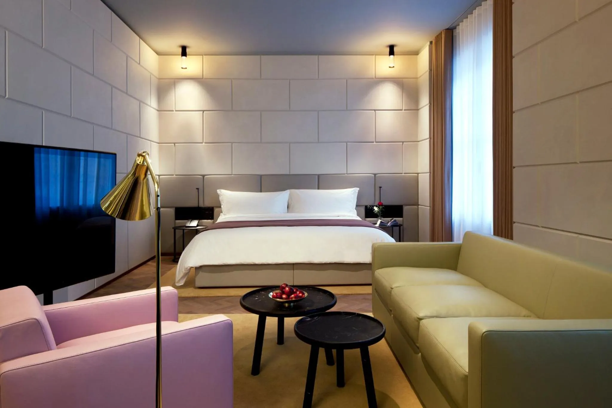 Photo of the whole room, Bed in Hotel Cafe Royal