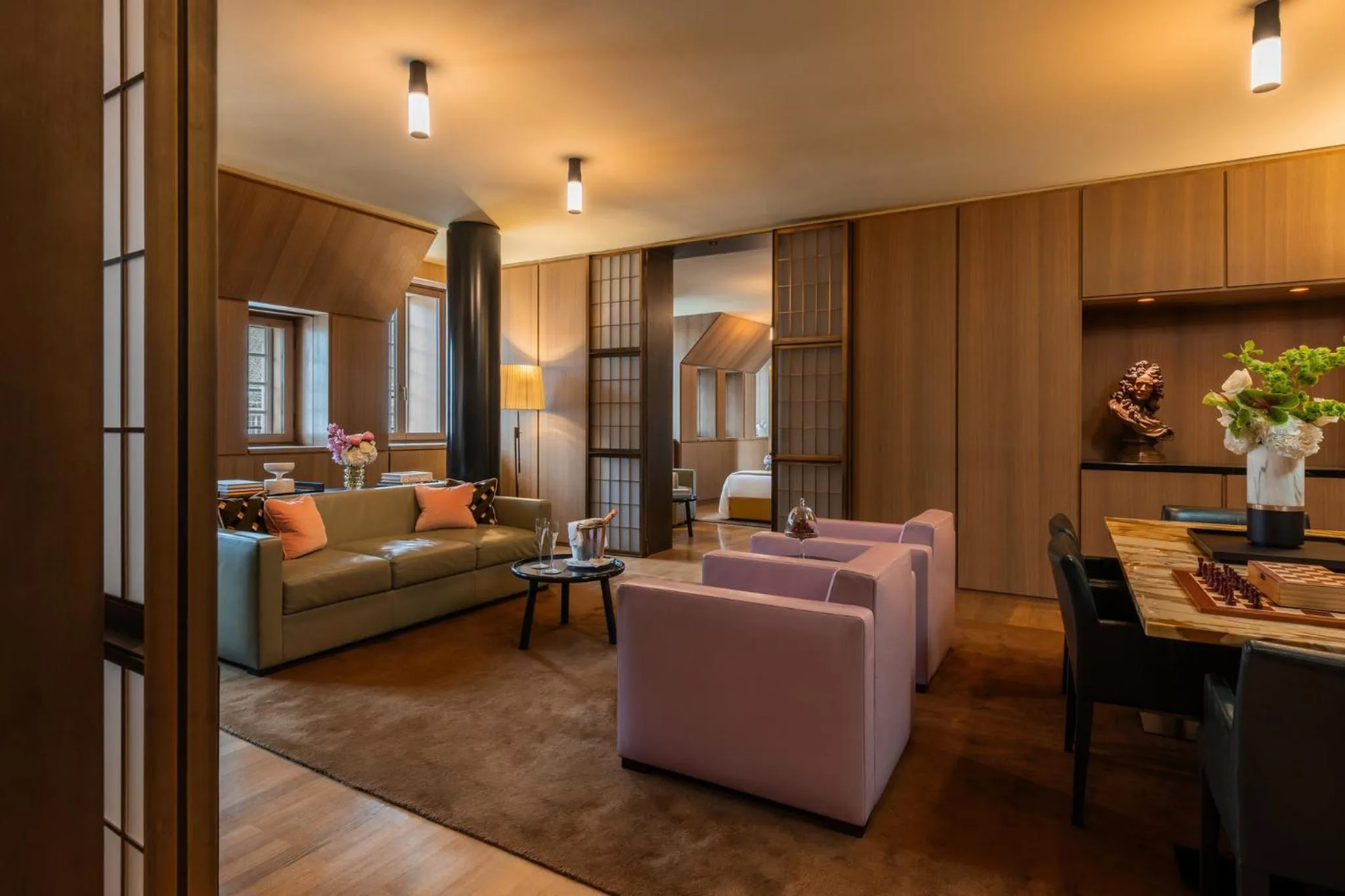 Restaurant/places to eat in Hotel Cafe Royal