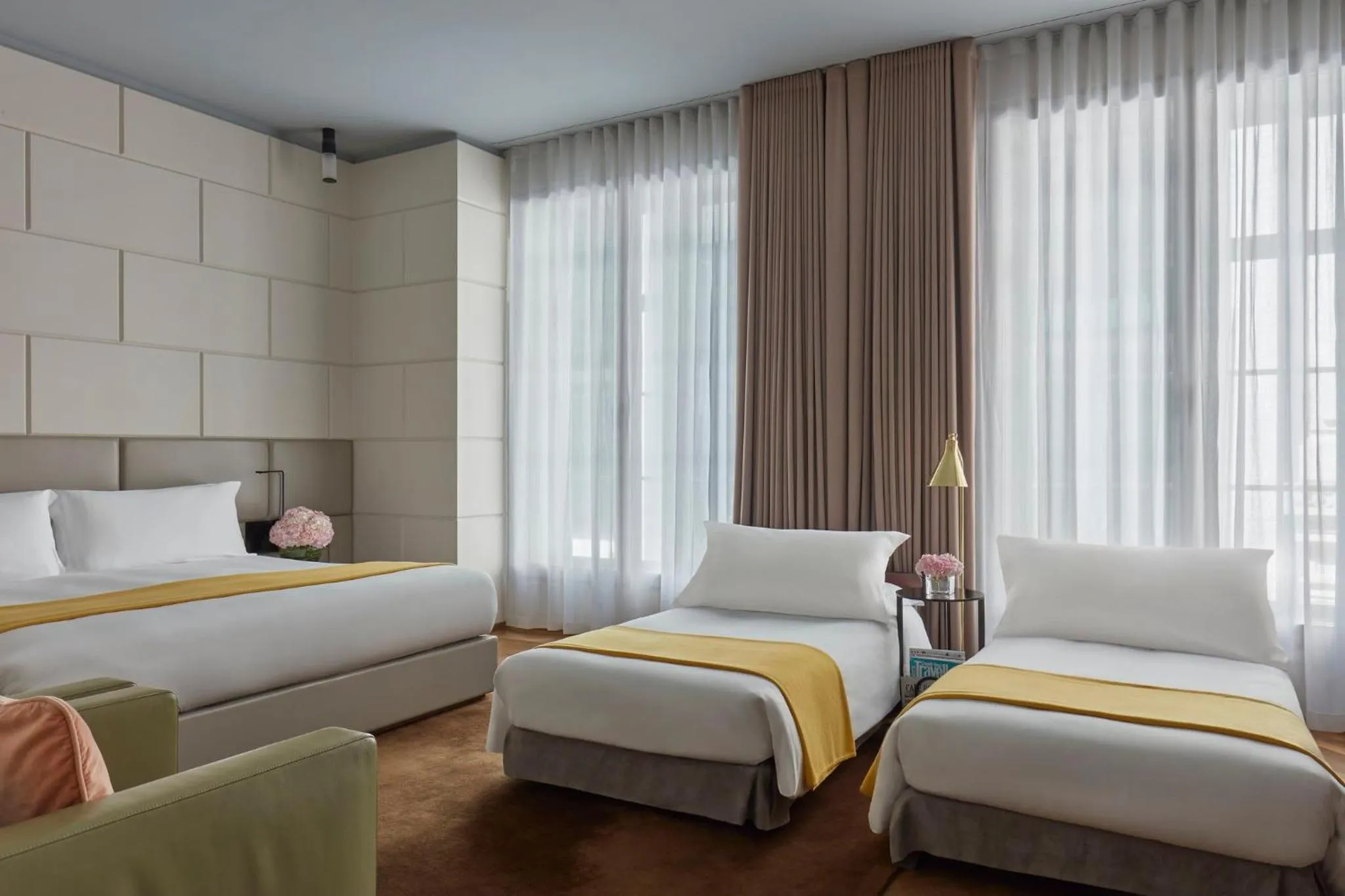 Photo of the whole room, Bed in Hotel Cafe Royal