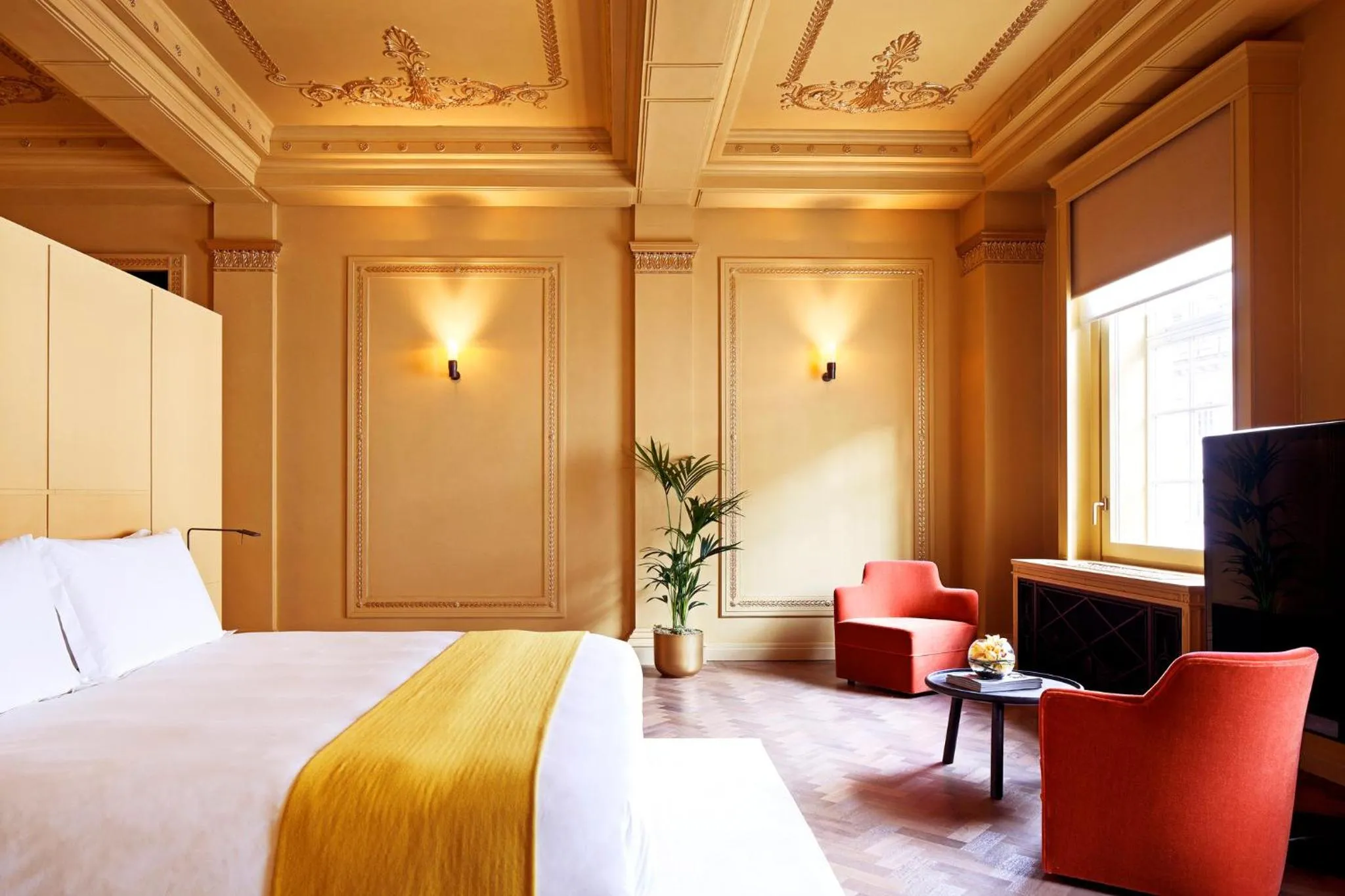 Photo of the whole room, Bed in Hotel Cafe Royal