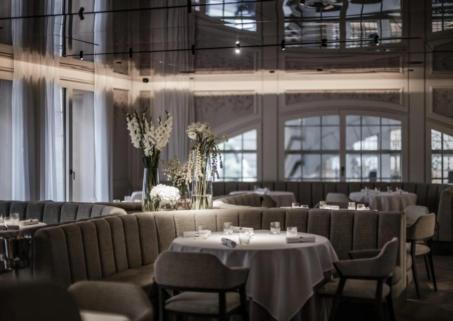 Restaurant/places to eat in Hotel Cafe Royal