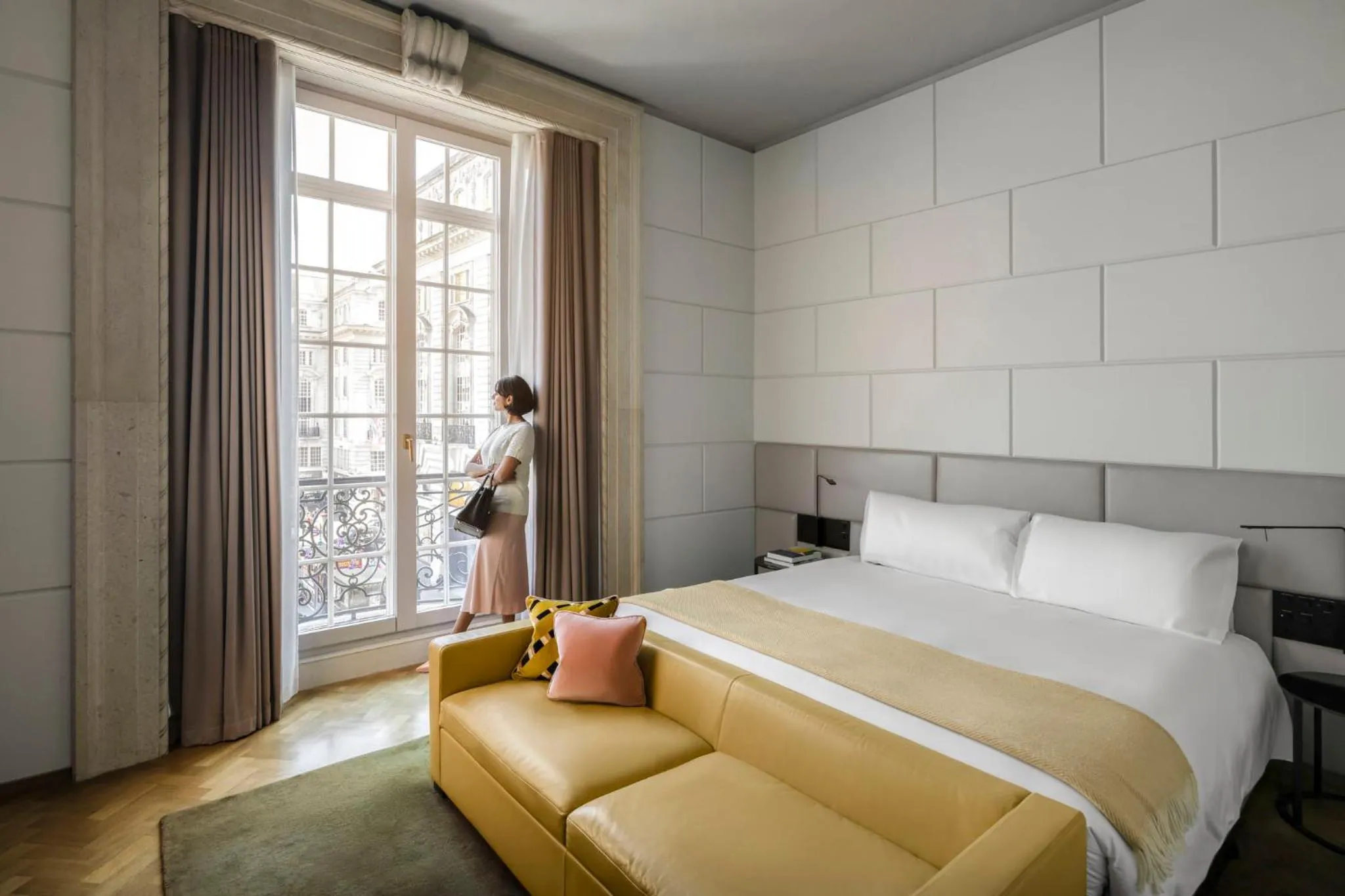 Photo of the whole room, Bed in Hotel Cafe Royal