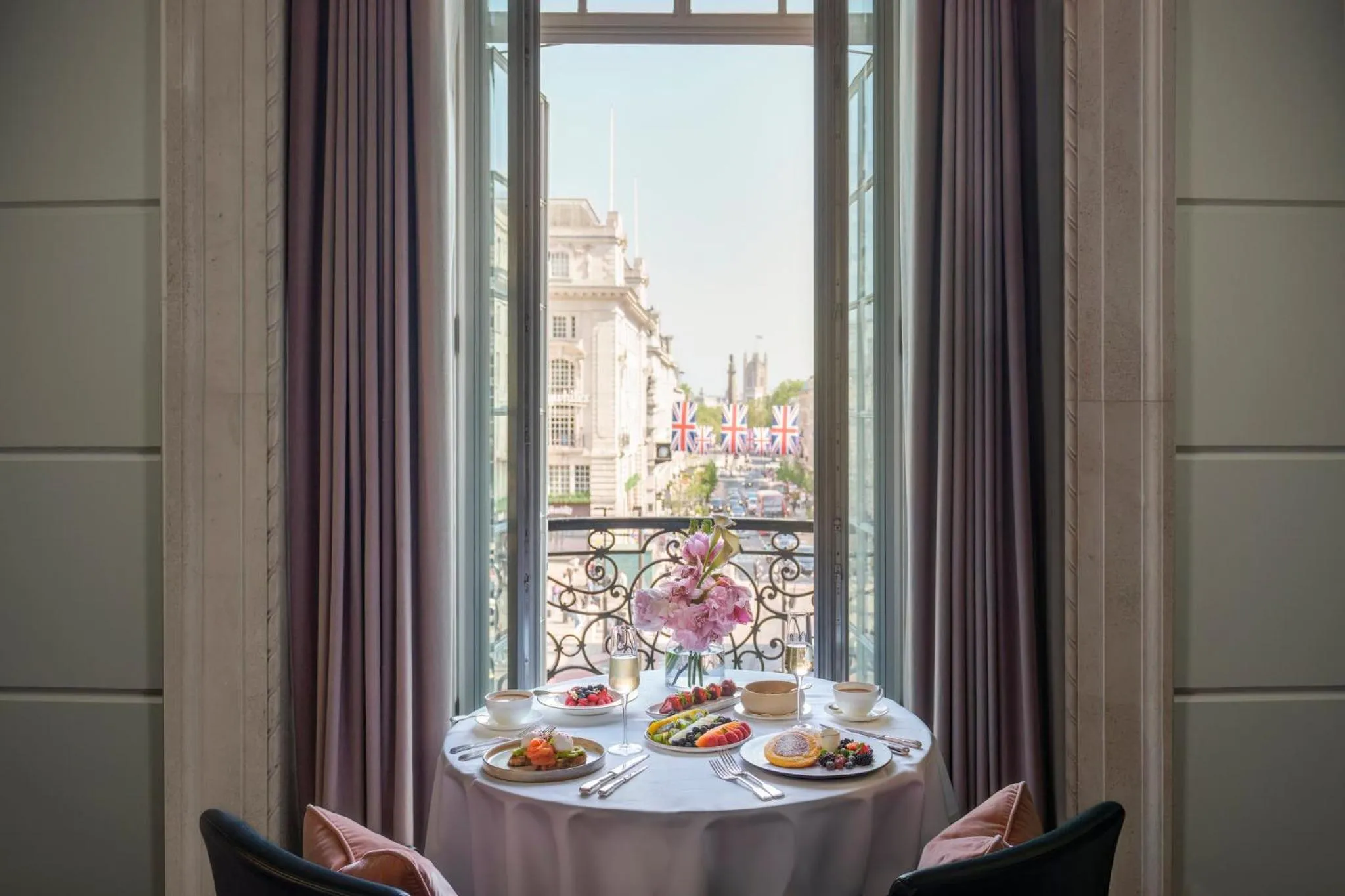 Photo of the whole room in Hotel Cafe Royal