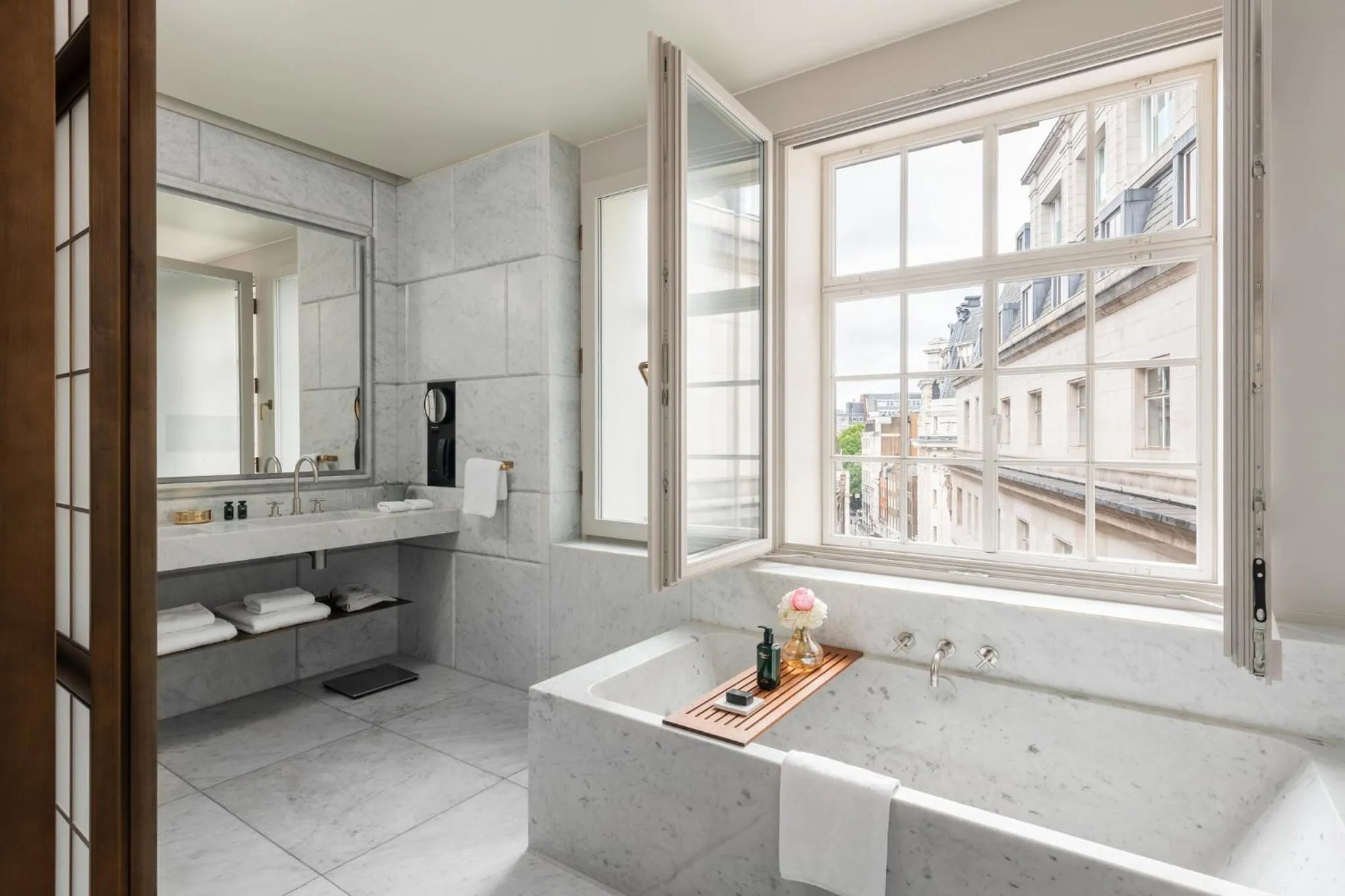 Restaurant/places to eat in Hotel Cafe Royal