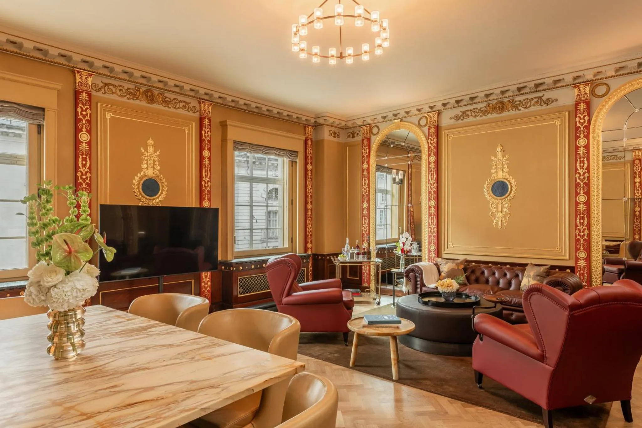 Restaurant/places to eat in Hotel Cafe Royal