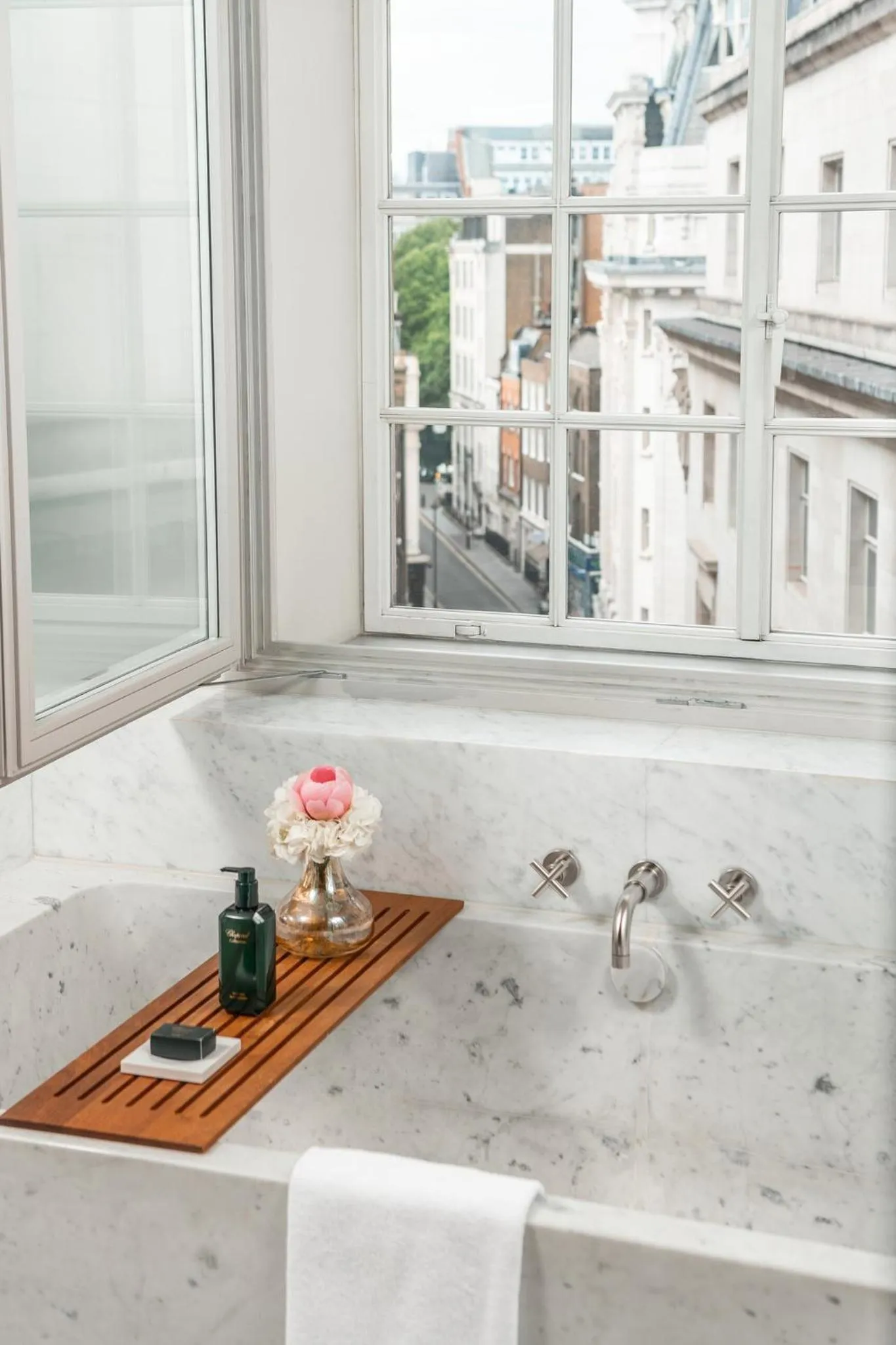 Restaurant/places to eat in Hotel Cafe Royal