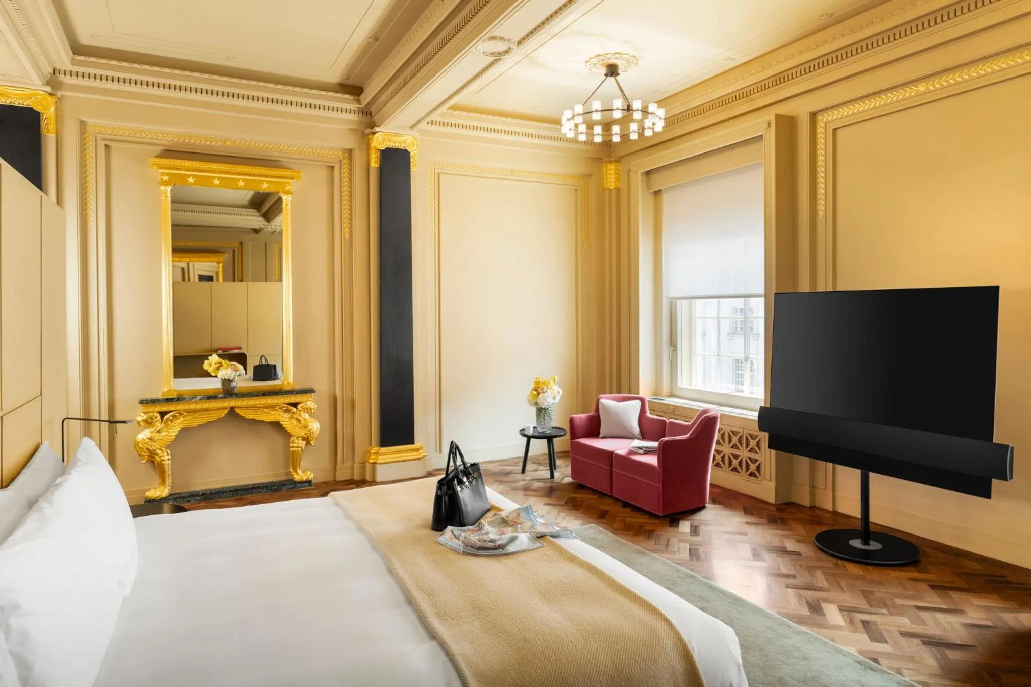 Photo of the whole room, Bed in Hotel Cafe Royal