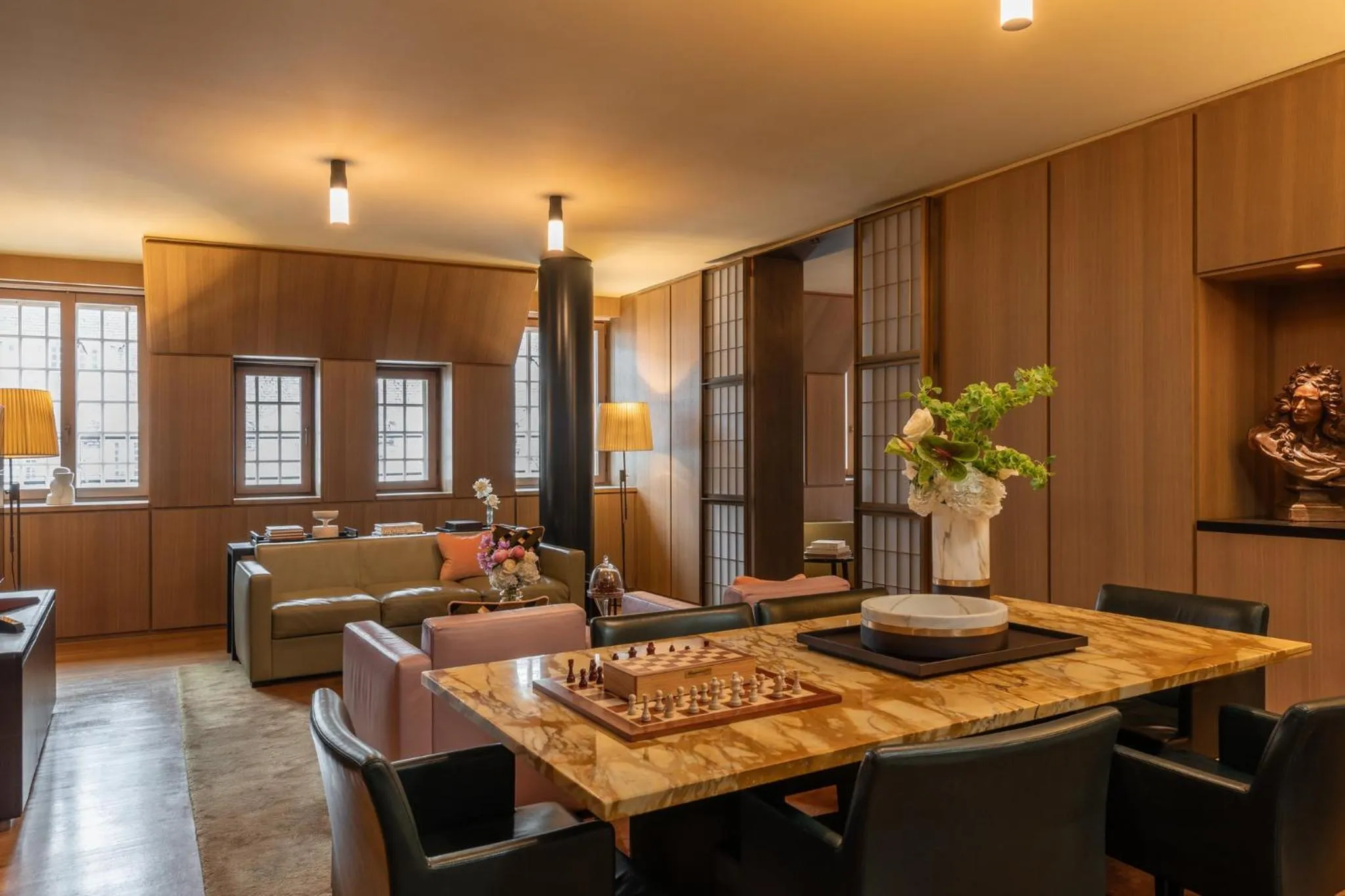 Restaurant/places to eat in Hotel Cafe Royal