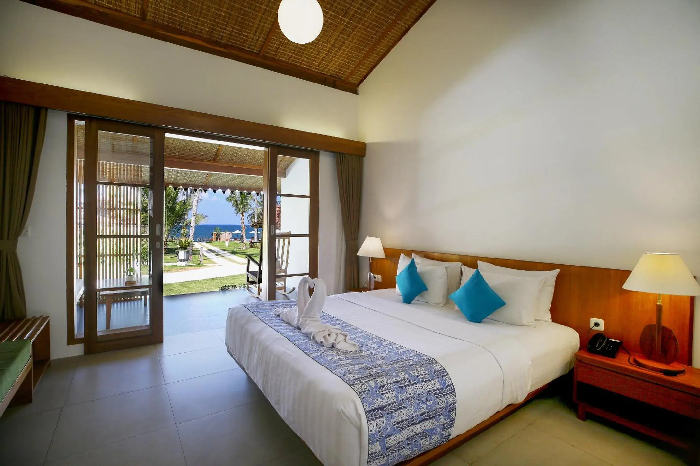 Deluxe Room King Bed with Sea View in Villa So Long Banyuwangi - Ijen Deluxe Room King Bed with Sea View in Villa So Long Banyuwangi - Ijen