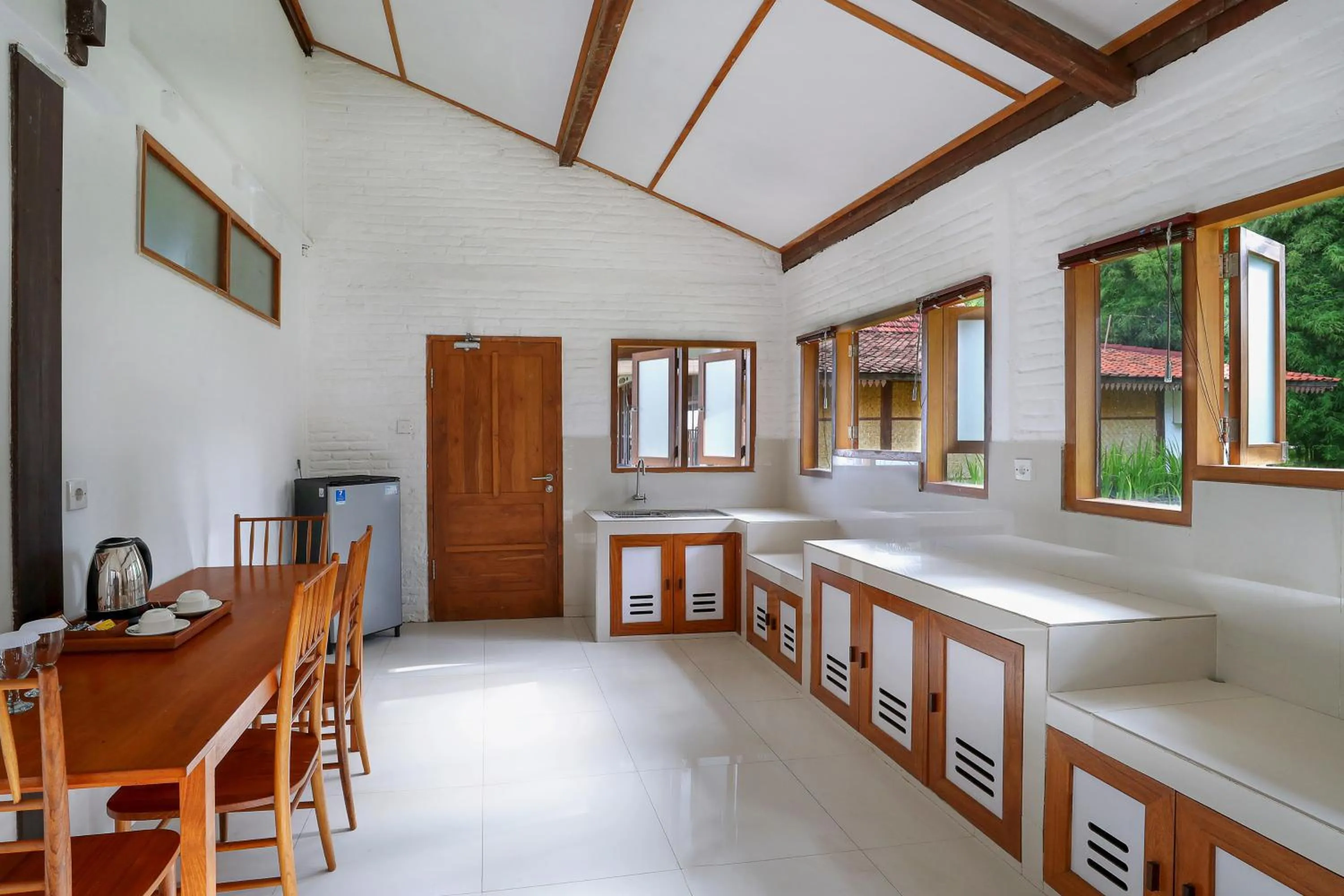 Kitchen or kitchenette in Villa So Long Banyuwangi - Ijen