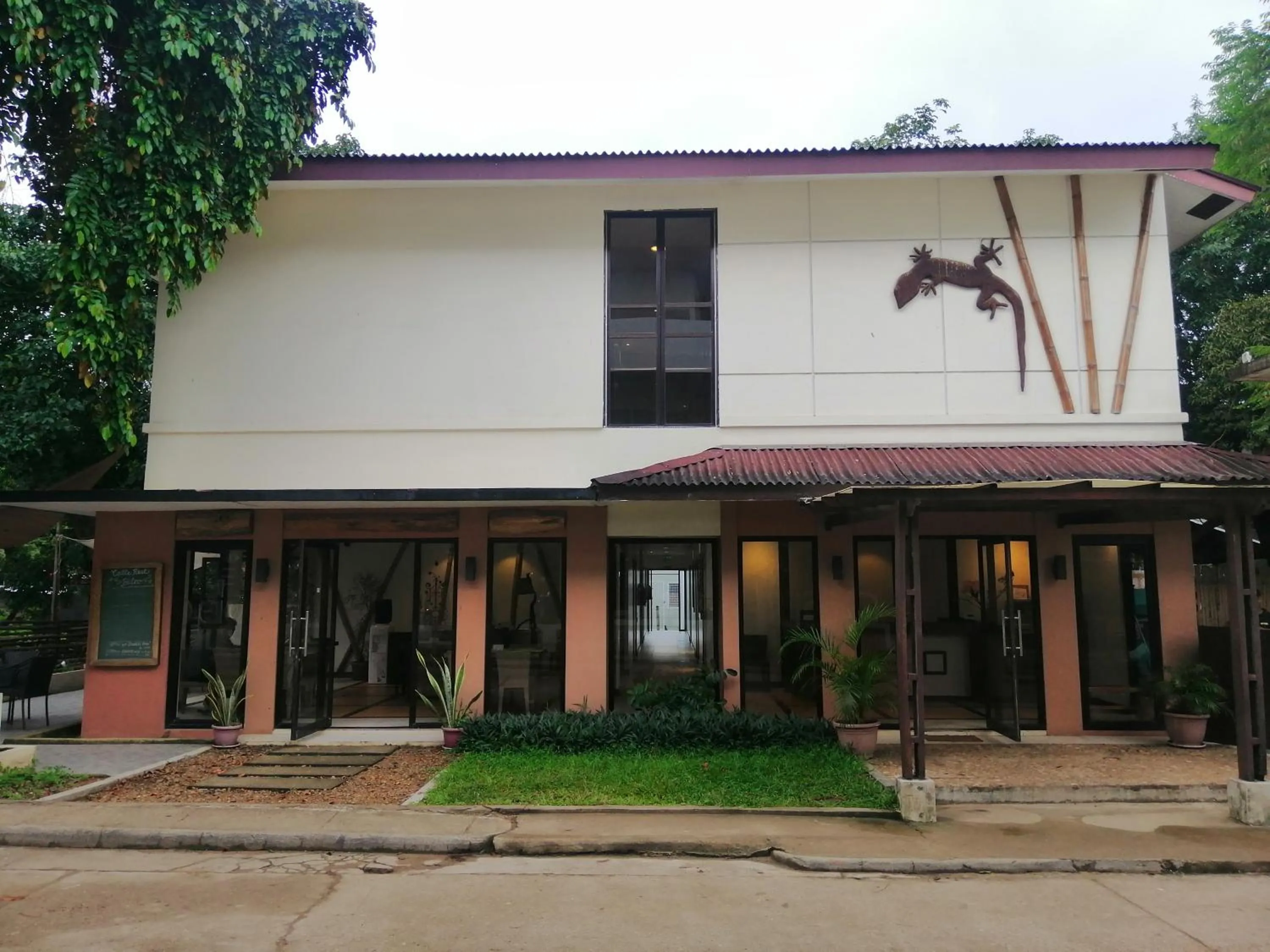Property building in Coron Ecolodge