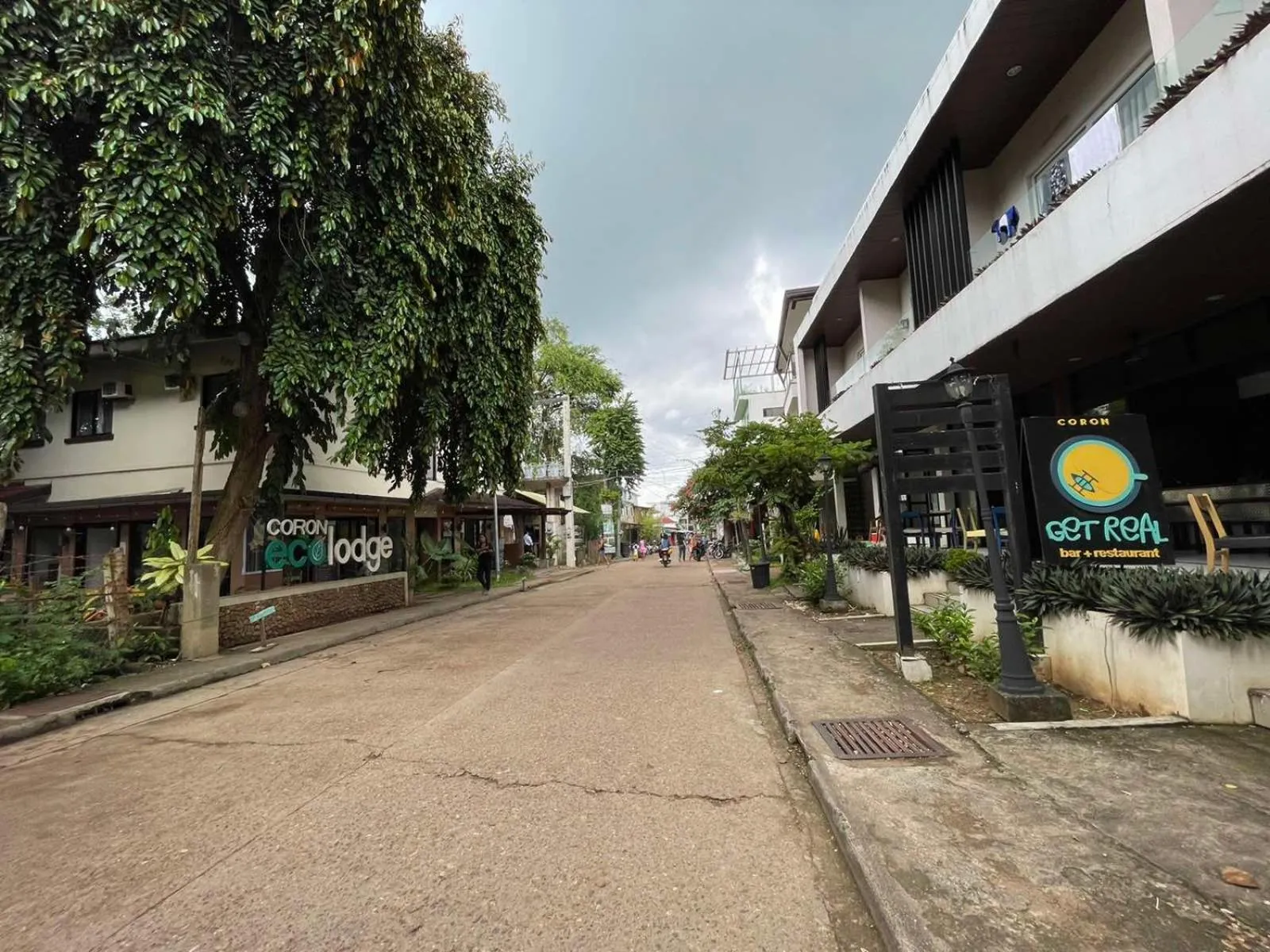 Evening entertainment in Coron Ecolodge
