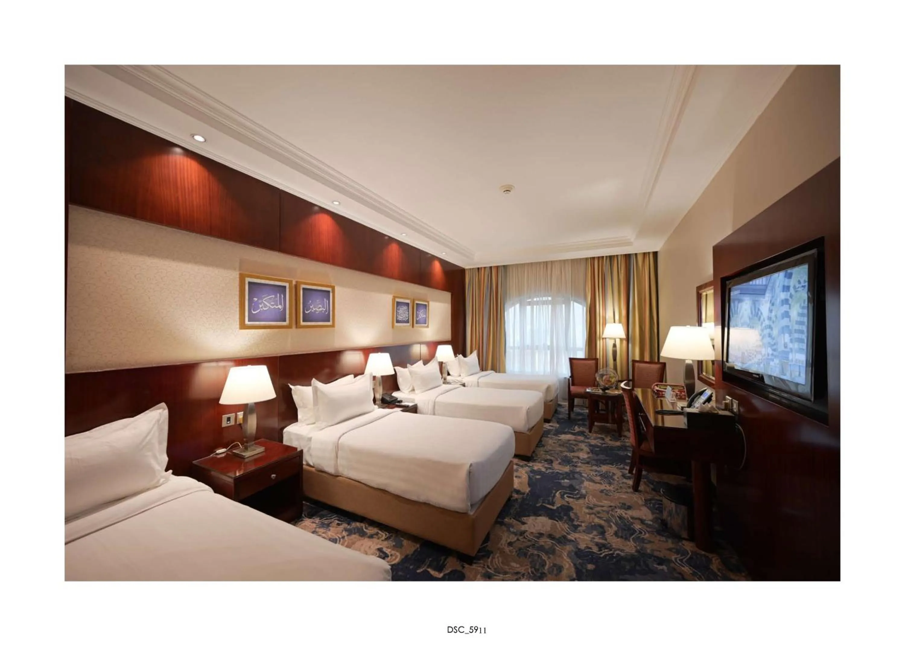 Bedroom, Bed in Emaar Royal Hotel