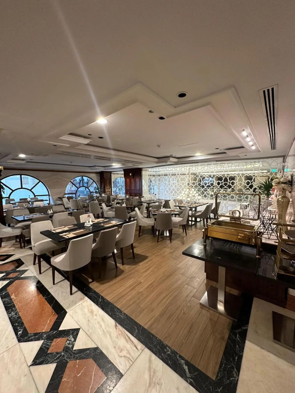 Restaurant/places to eat in Emaar Royal Hotel