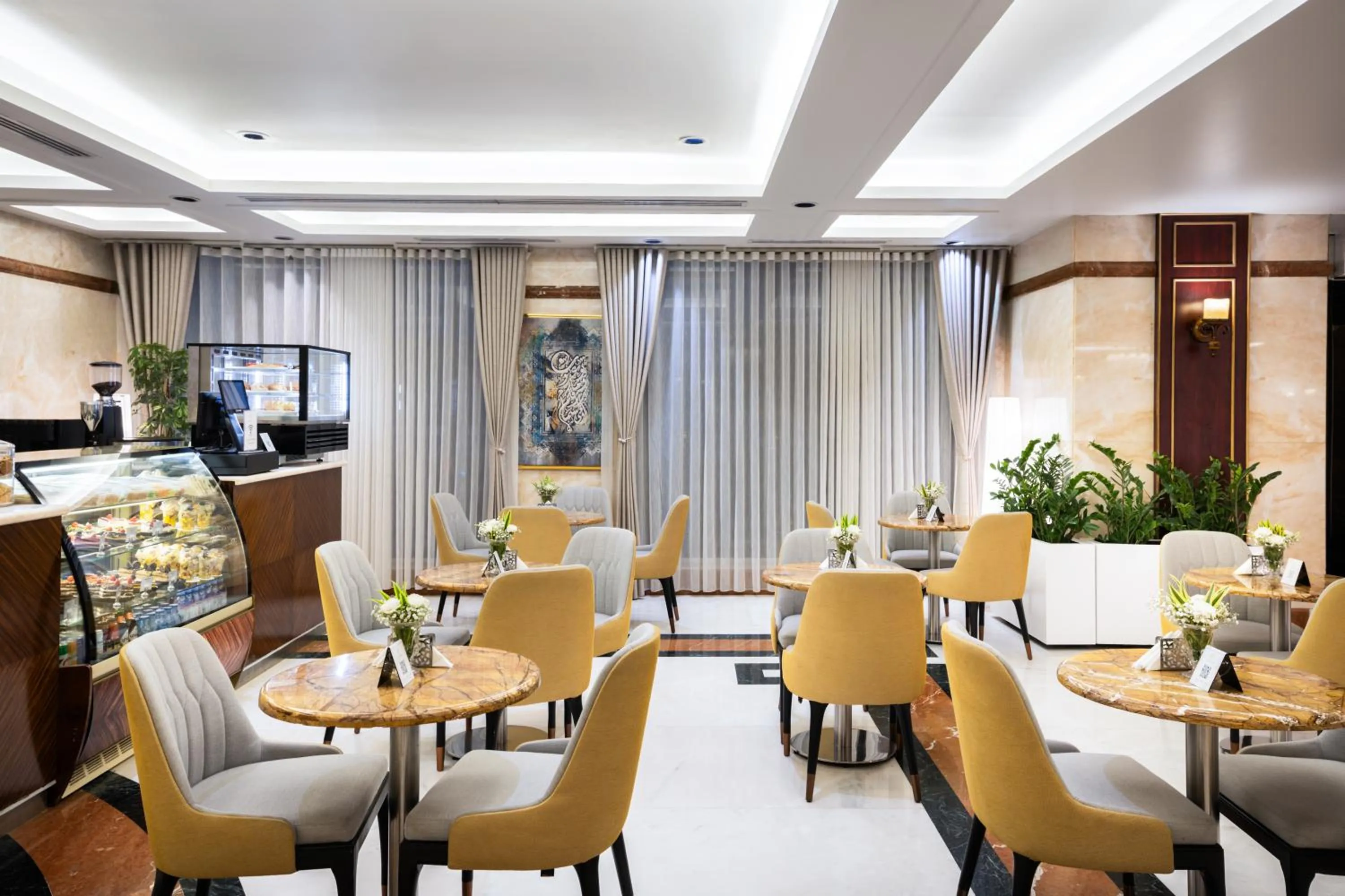 Coffee/tea facilities in Emaar Royal Hotel