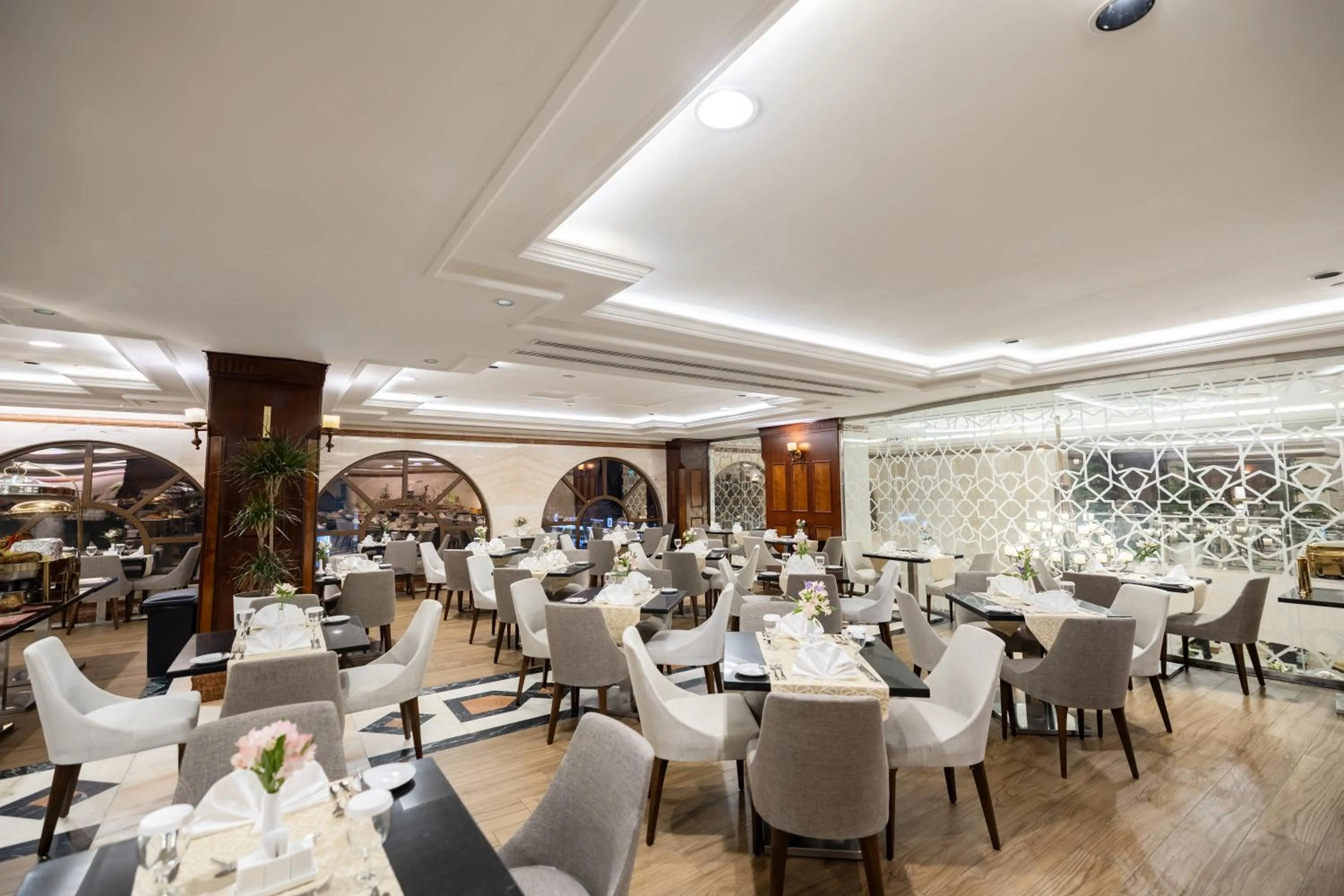 Restaurant/places to eat in Emaar Royal Hotel