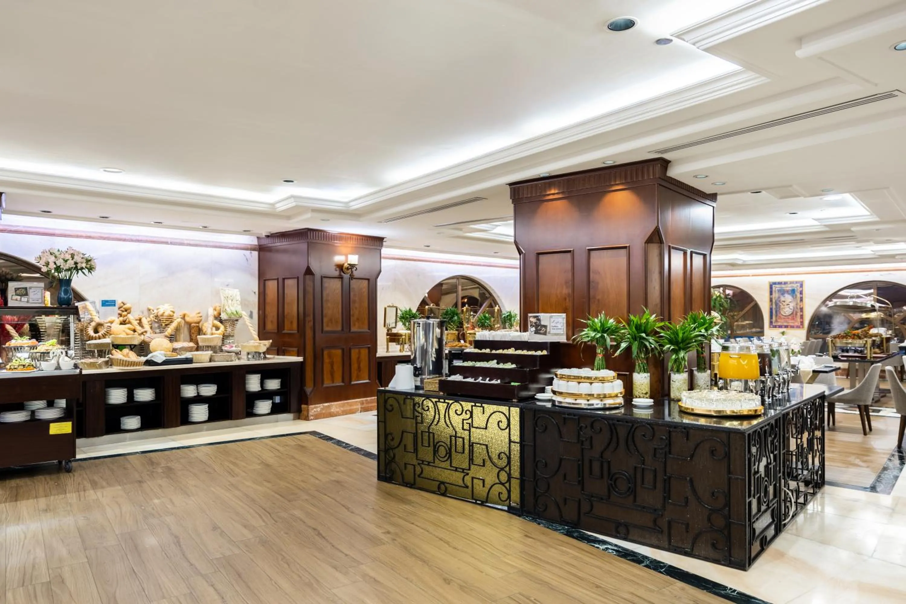 Restaurant/places to eat in Emaar Royal Hotel