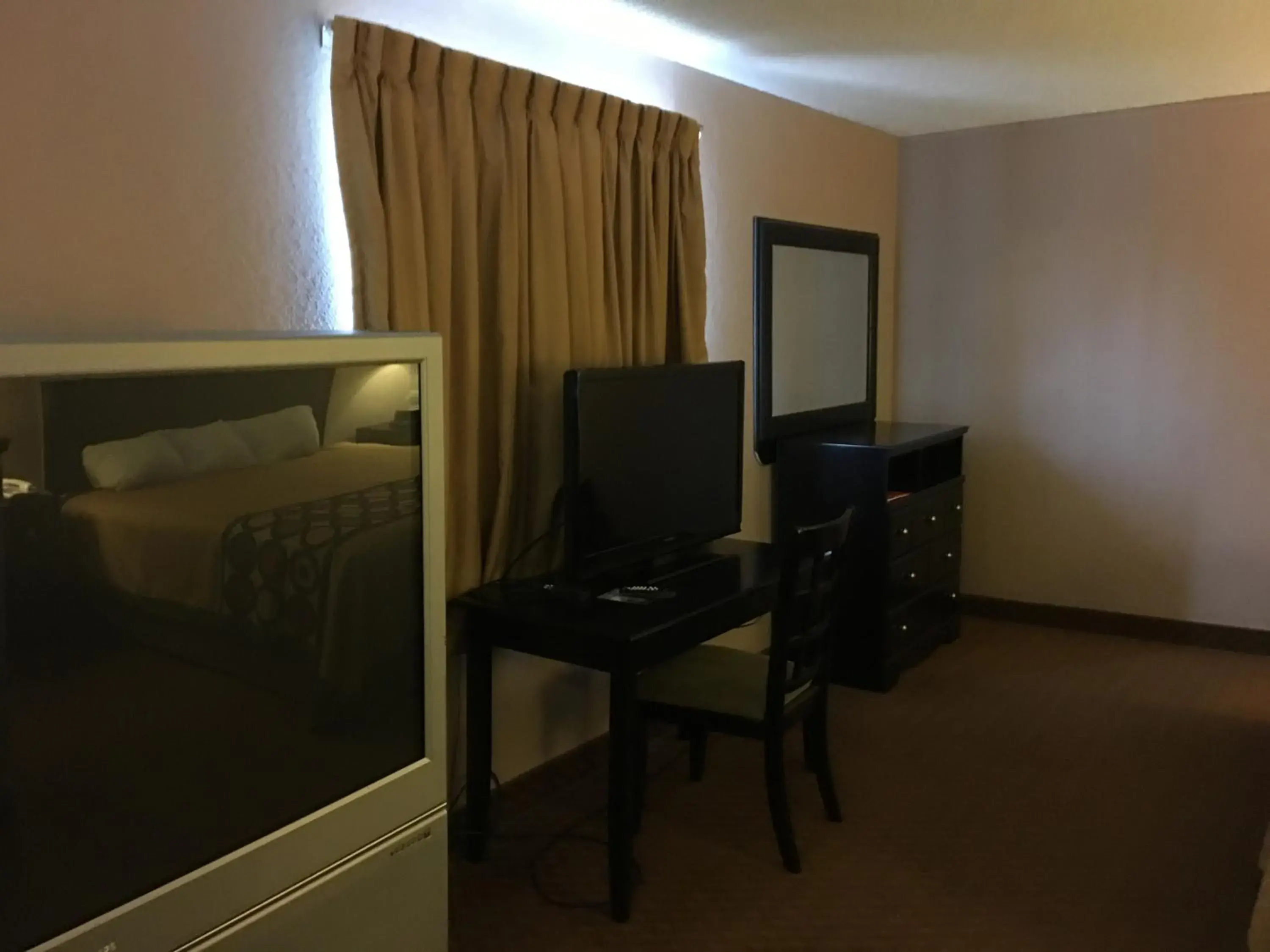 Photo of the whole room, Bed in Super 8 by Wyndham New Castle Photo of the whole room, Bed in Super 8 by Wyndham New Castle