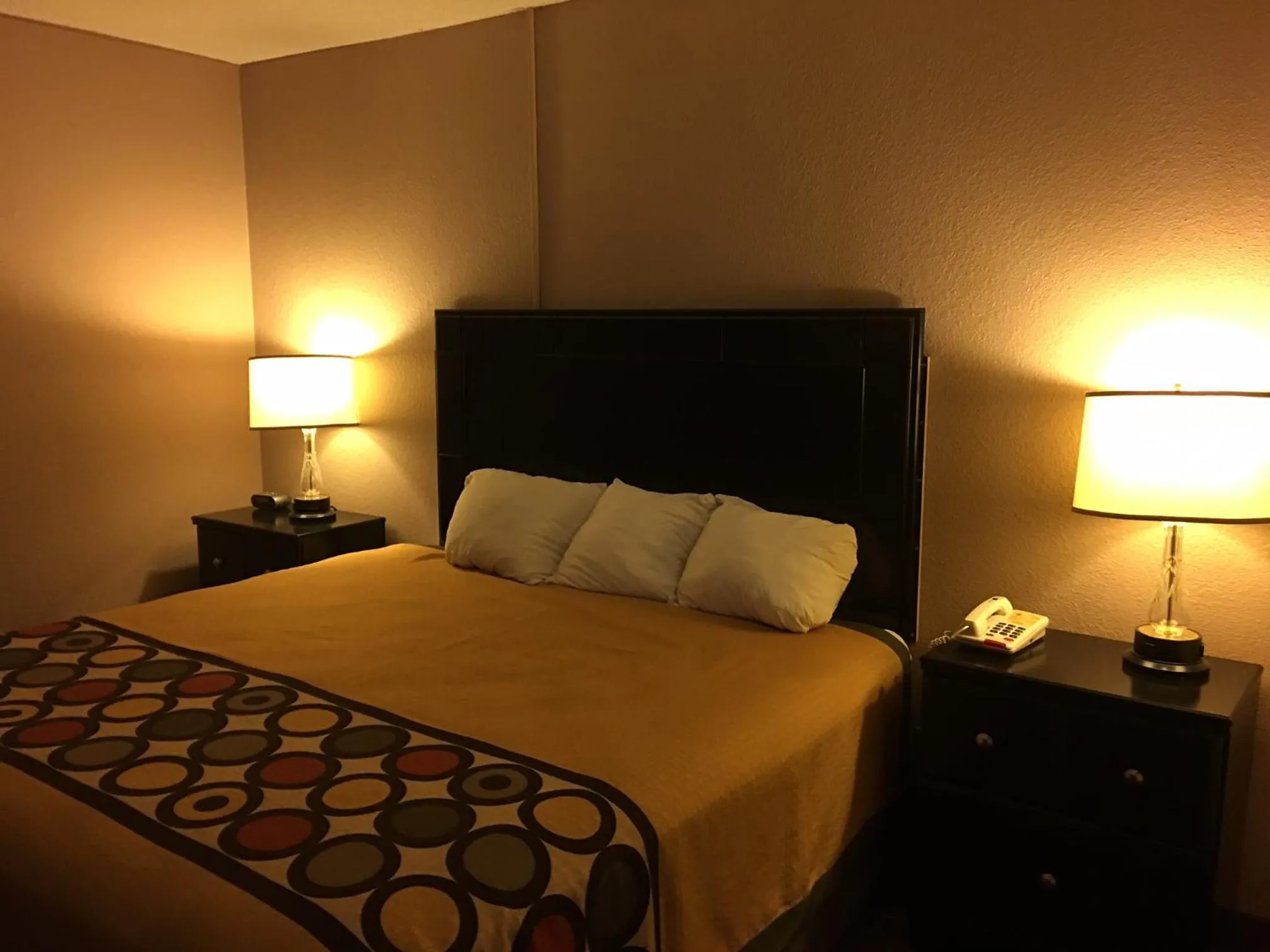 Photo of the whole room, Bed in Super 8 by Wyndham New Castle