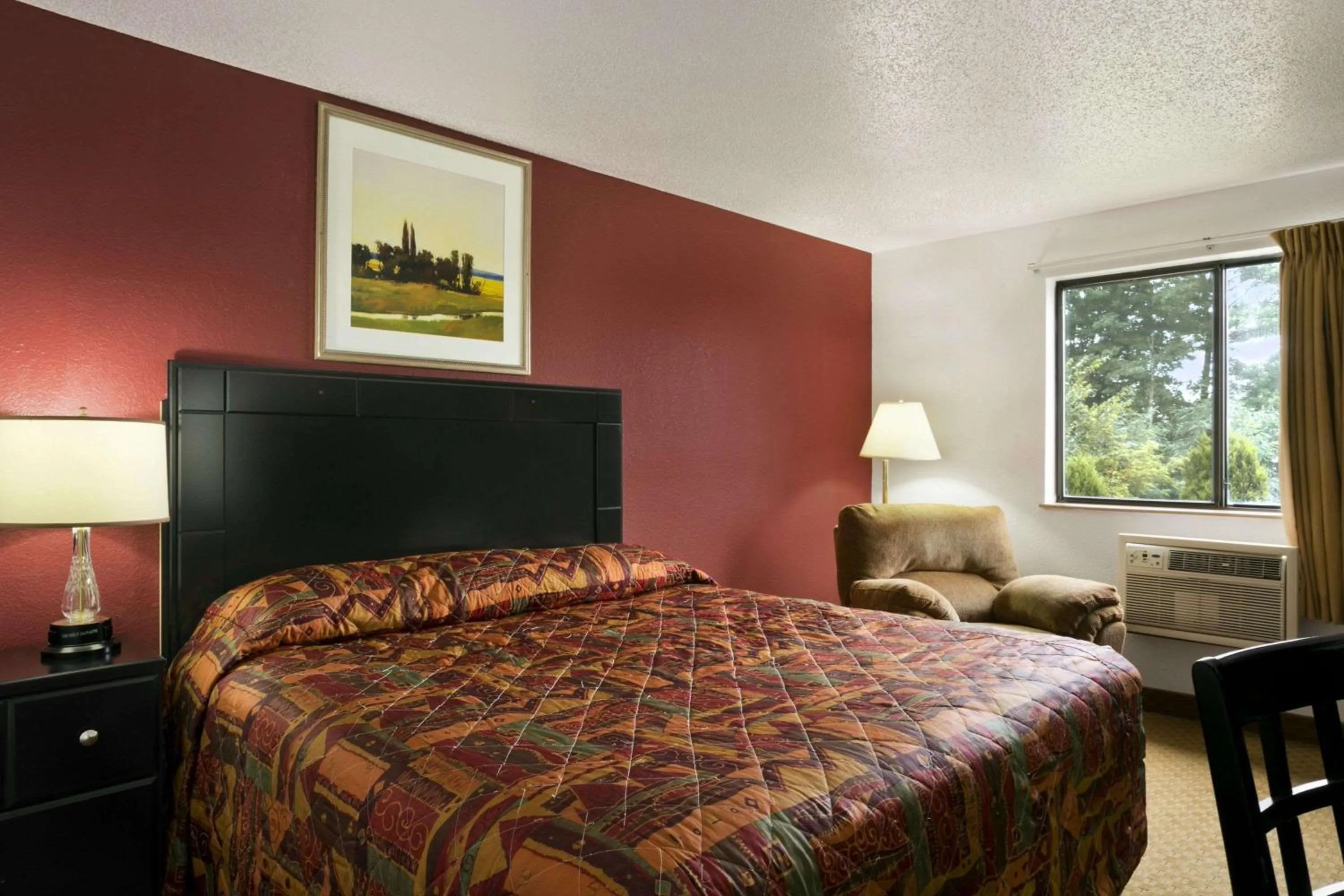 Photo of the whole room, Bed in Super 8 by Wyndham New Castle