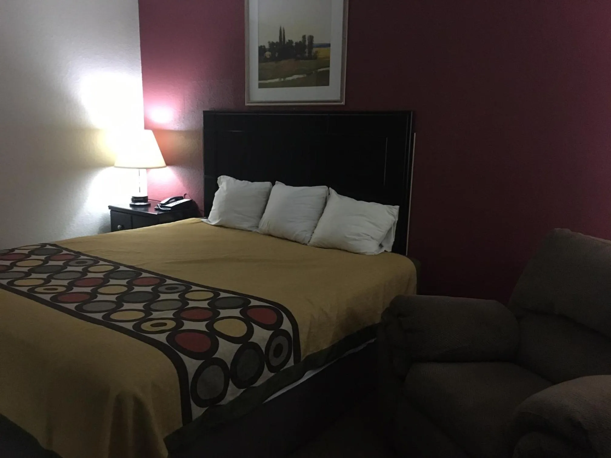 Photo of the whole room, Bed in Super 8 by Wyndham New Castle