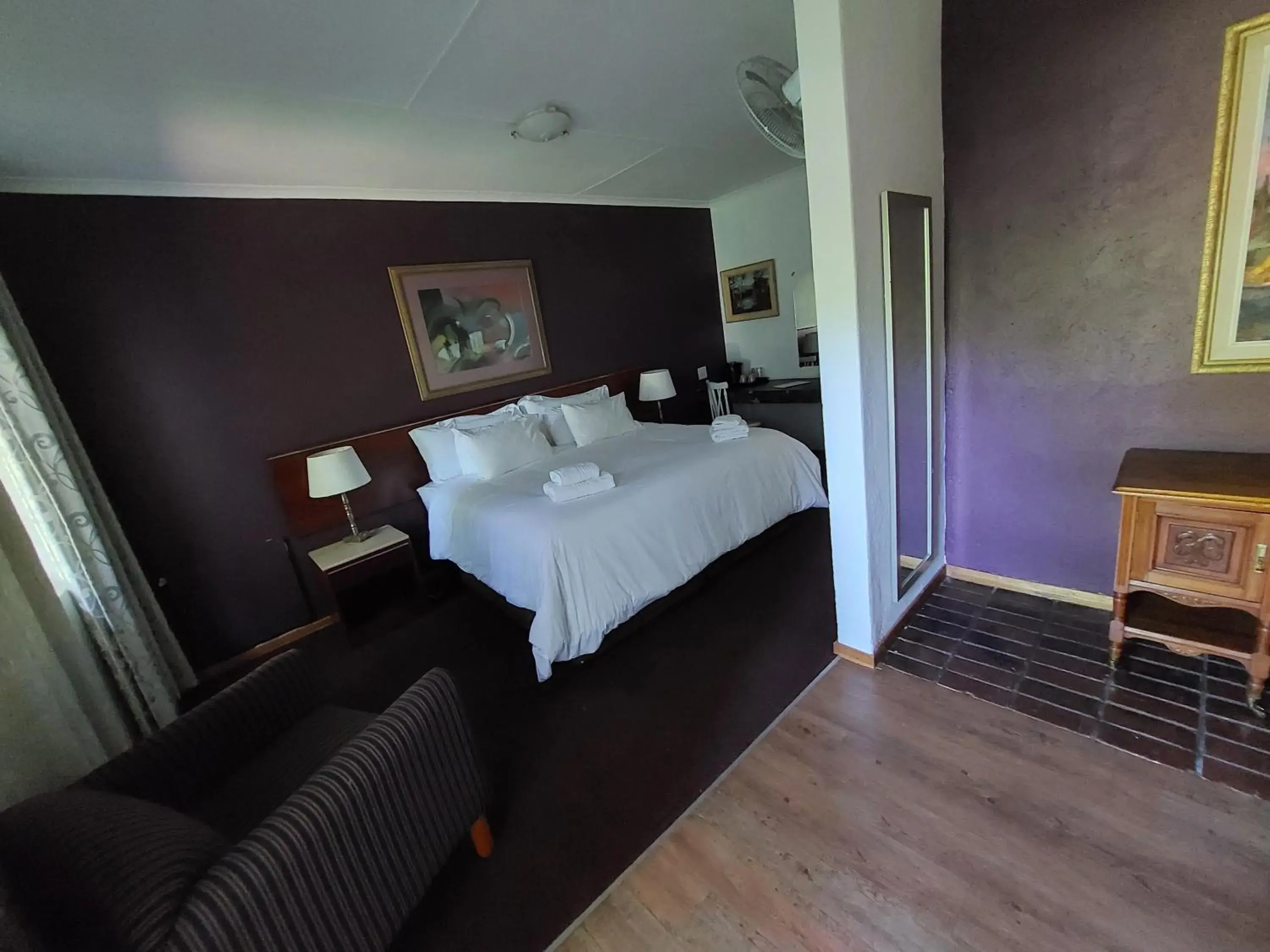 Restaurant/places to eat, Bed in Wayside Lodge Restaurant/places to eat, Bed in Wayside Lodge