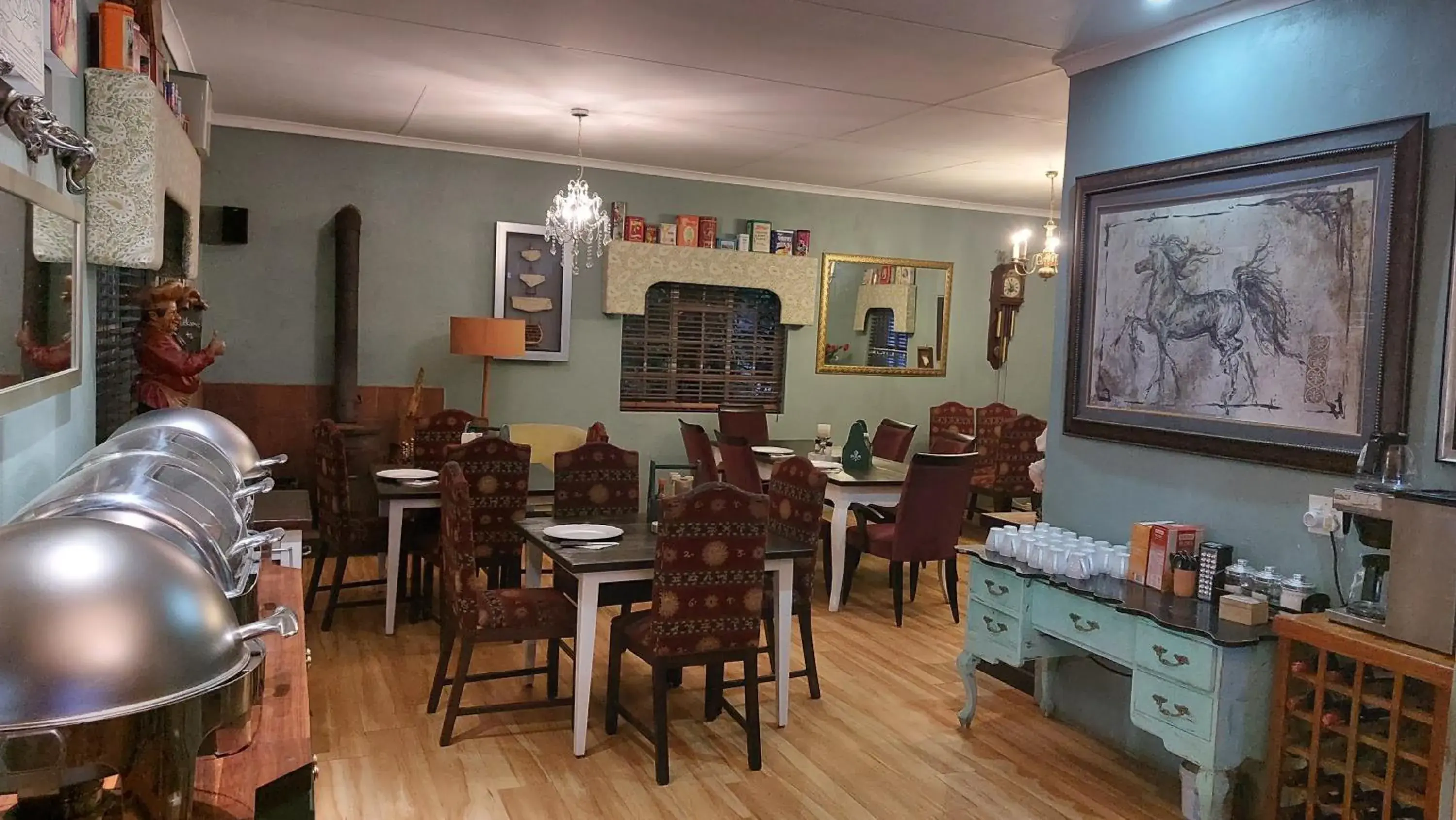 Restaurant/places to eat in Wayside Lodge Restaurant/places to eat in Wayside Lodge