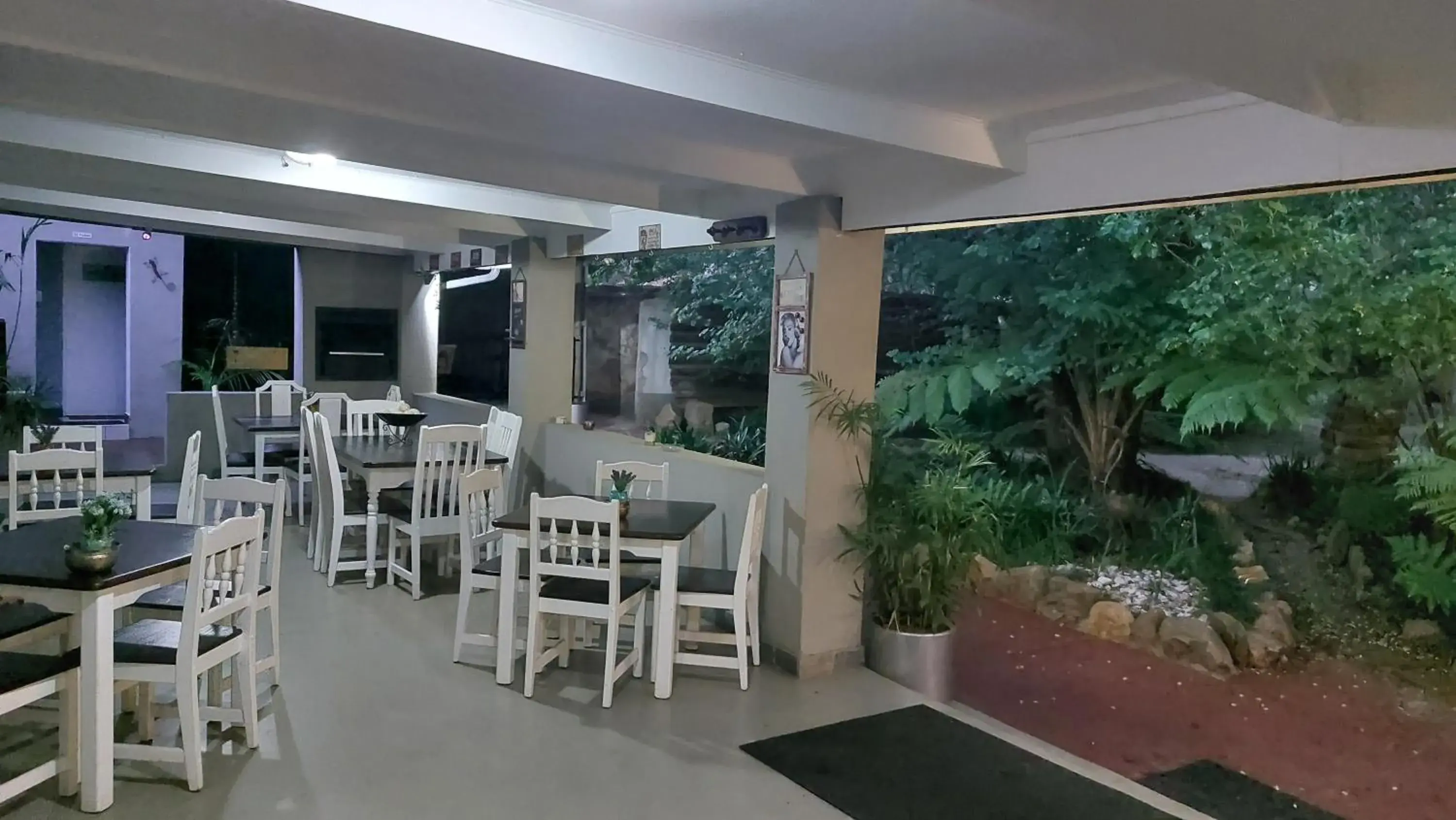 Restaurant/places to eat in Wayside Lodge Restaurant/places to eat in Wayside Lodge