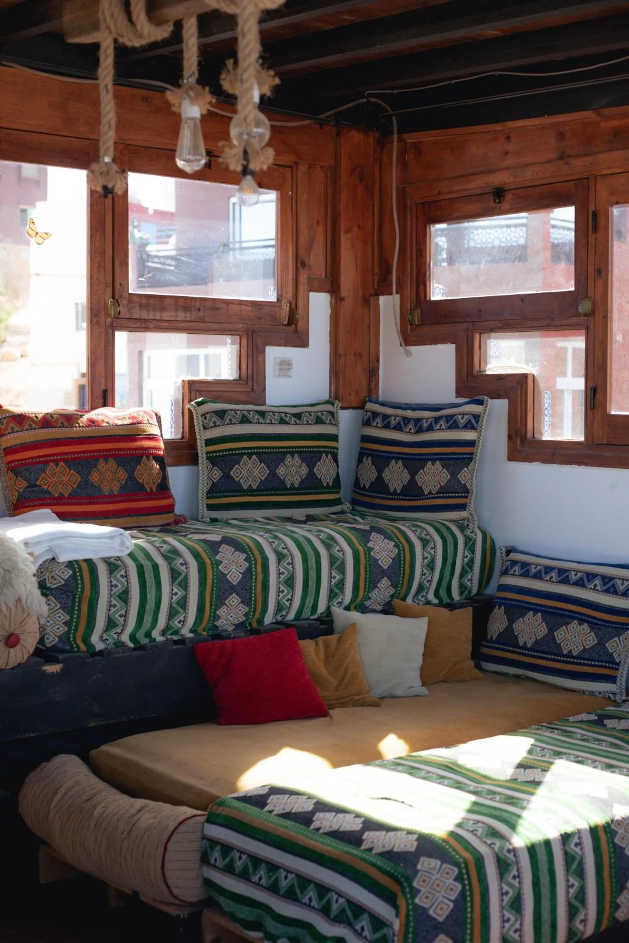 Communal lounge/ TV room, Bed in Maison Darna Guesthouse