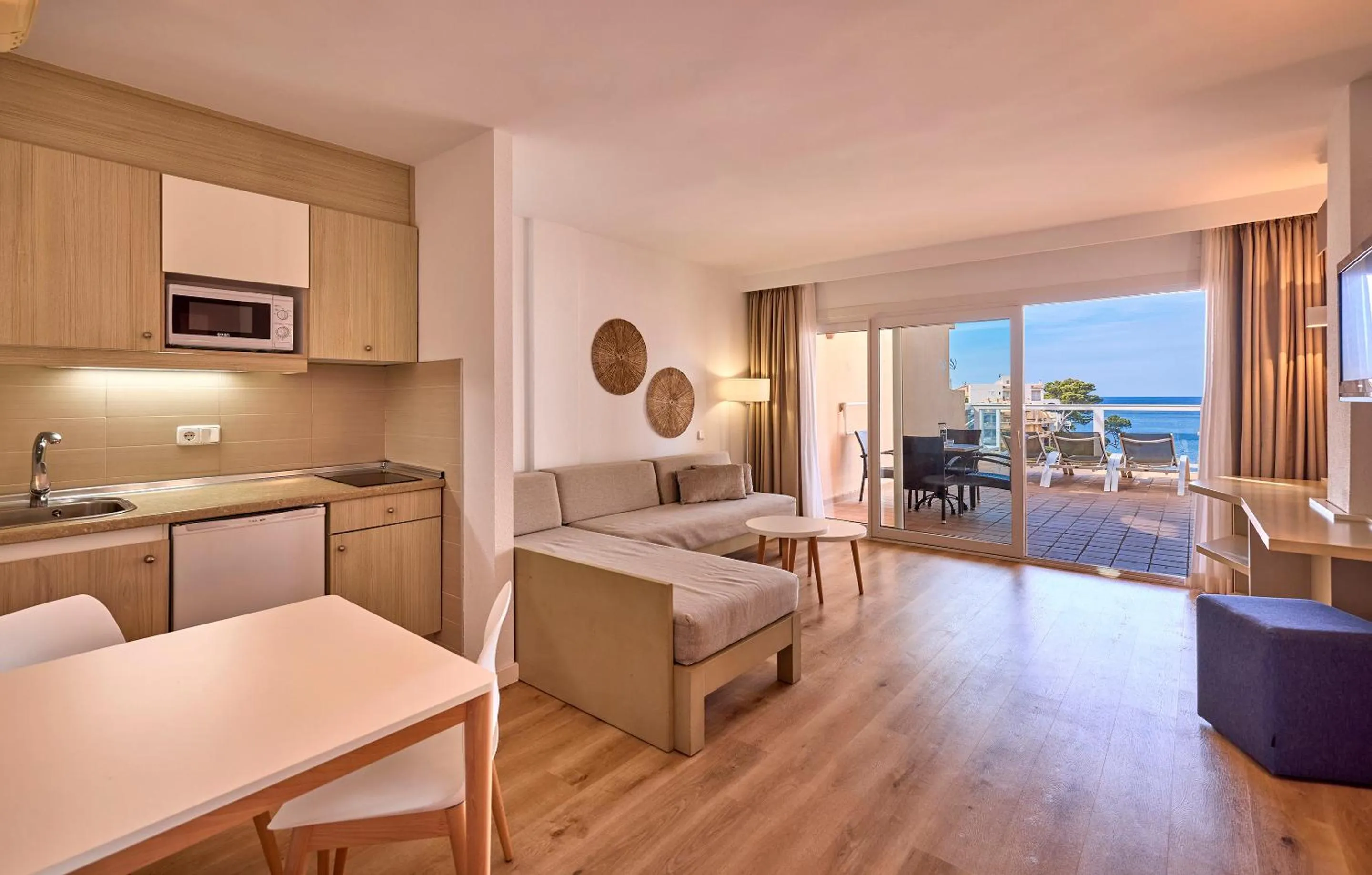 Photo of the whole room, Bed in Universal Aparthotel Don Camilo