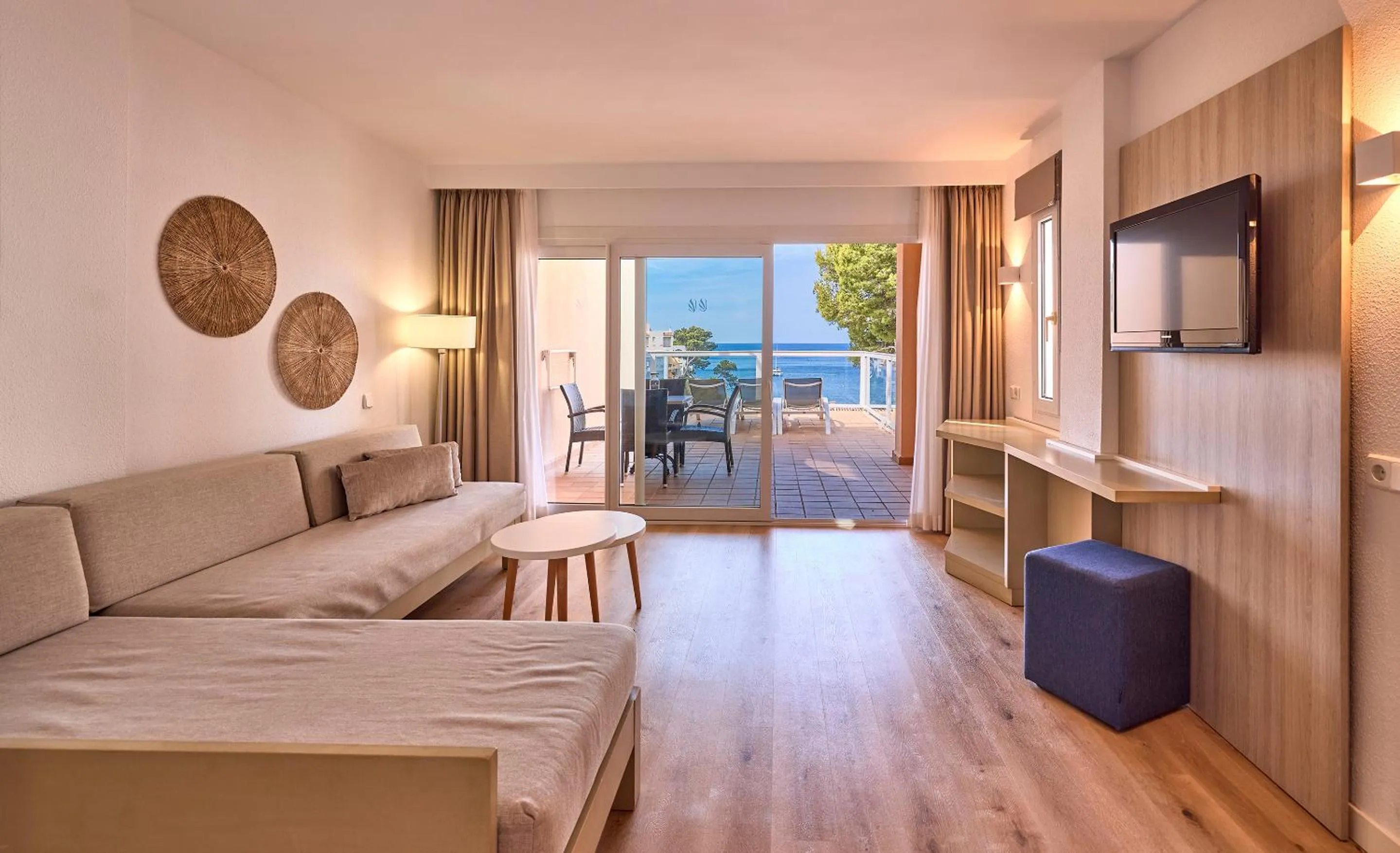 Photo of the whole room in Universal Aparthotel Don Camilo