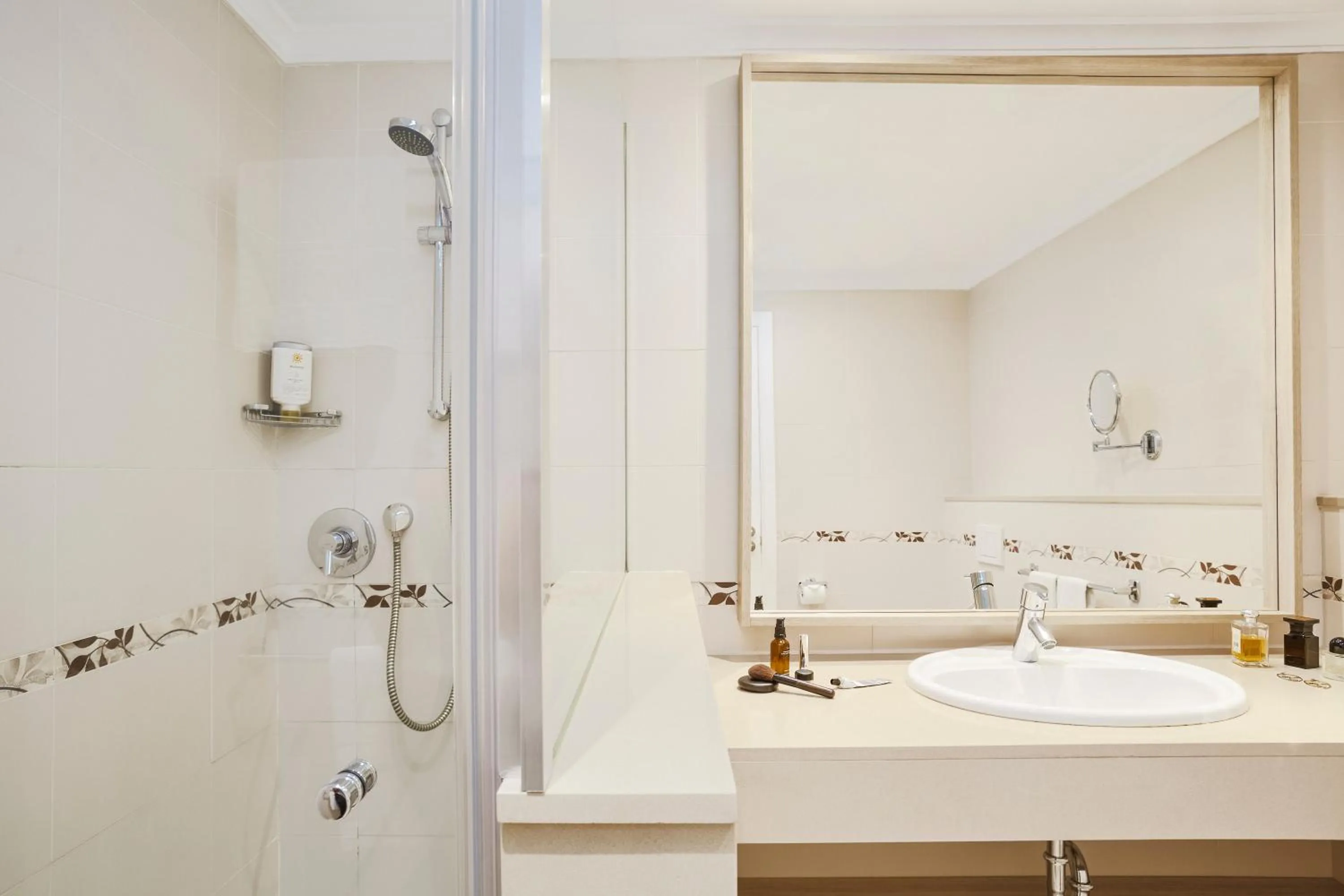 Shower in Universal Aparthotel Don Camilo