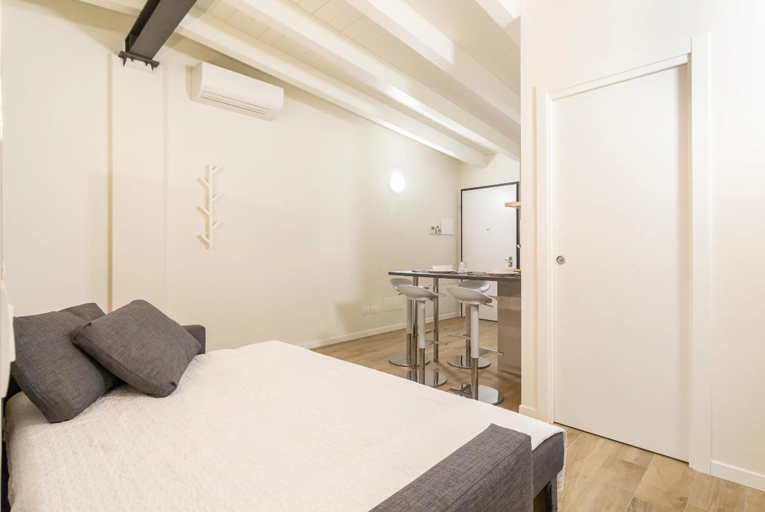 Bed in Alessia's Building- Affori FN