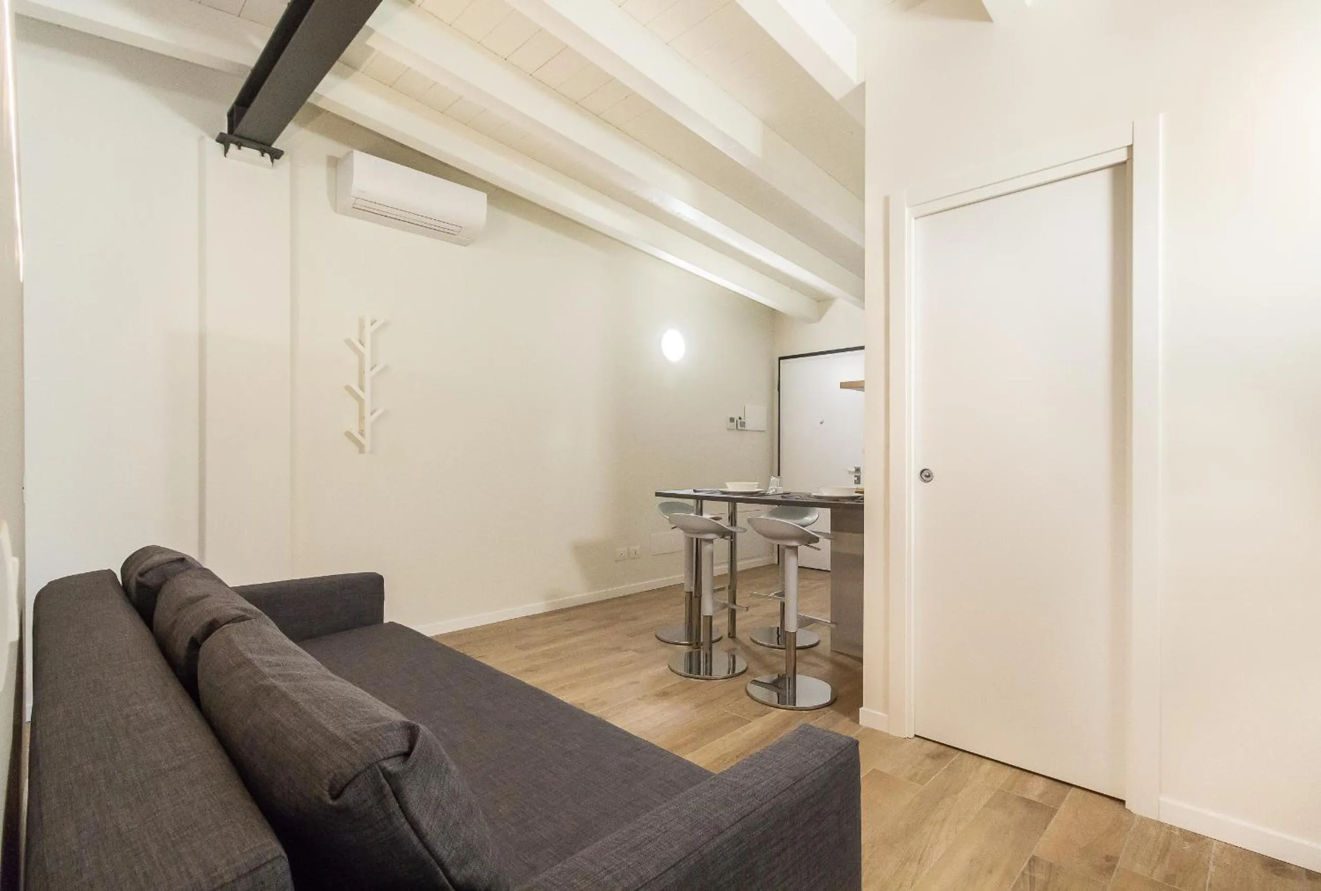 Alessia's Building- Affori FN