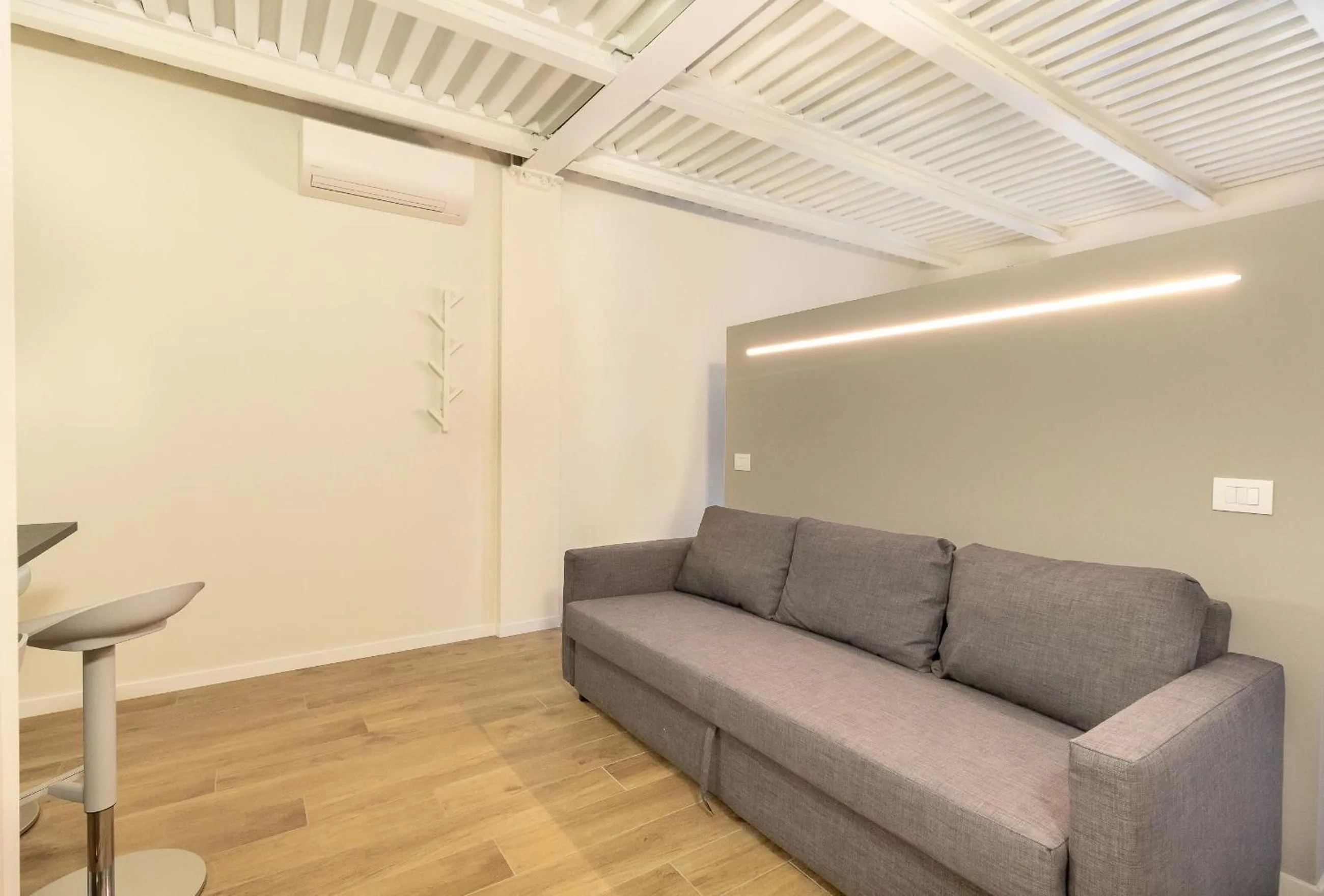 Alessia's Building- Affori FN