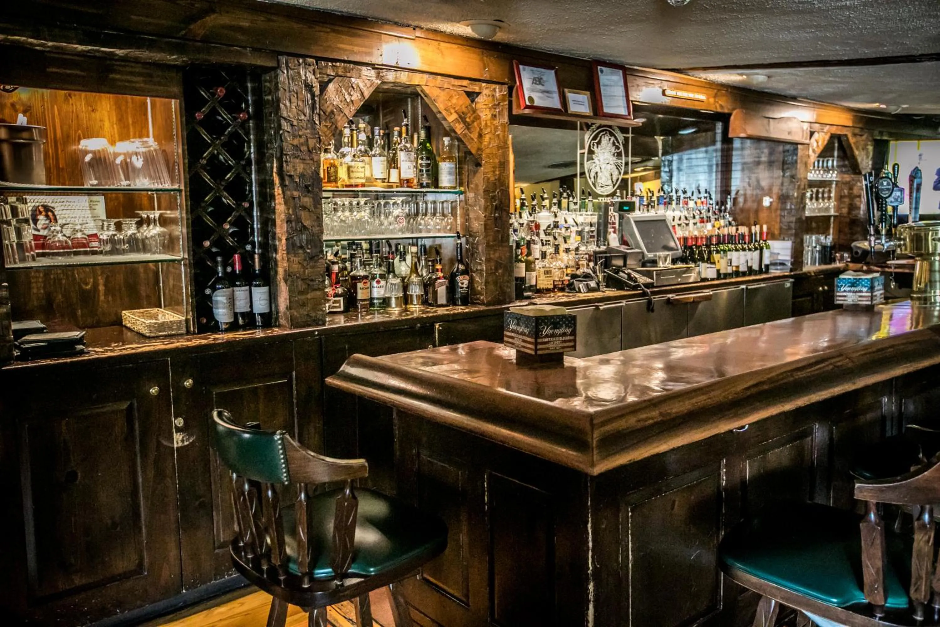 Lounge or bar in The Olde Mill Inn Basking Ridge