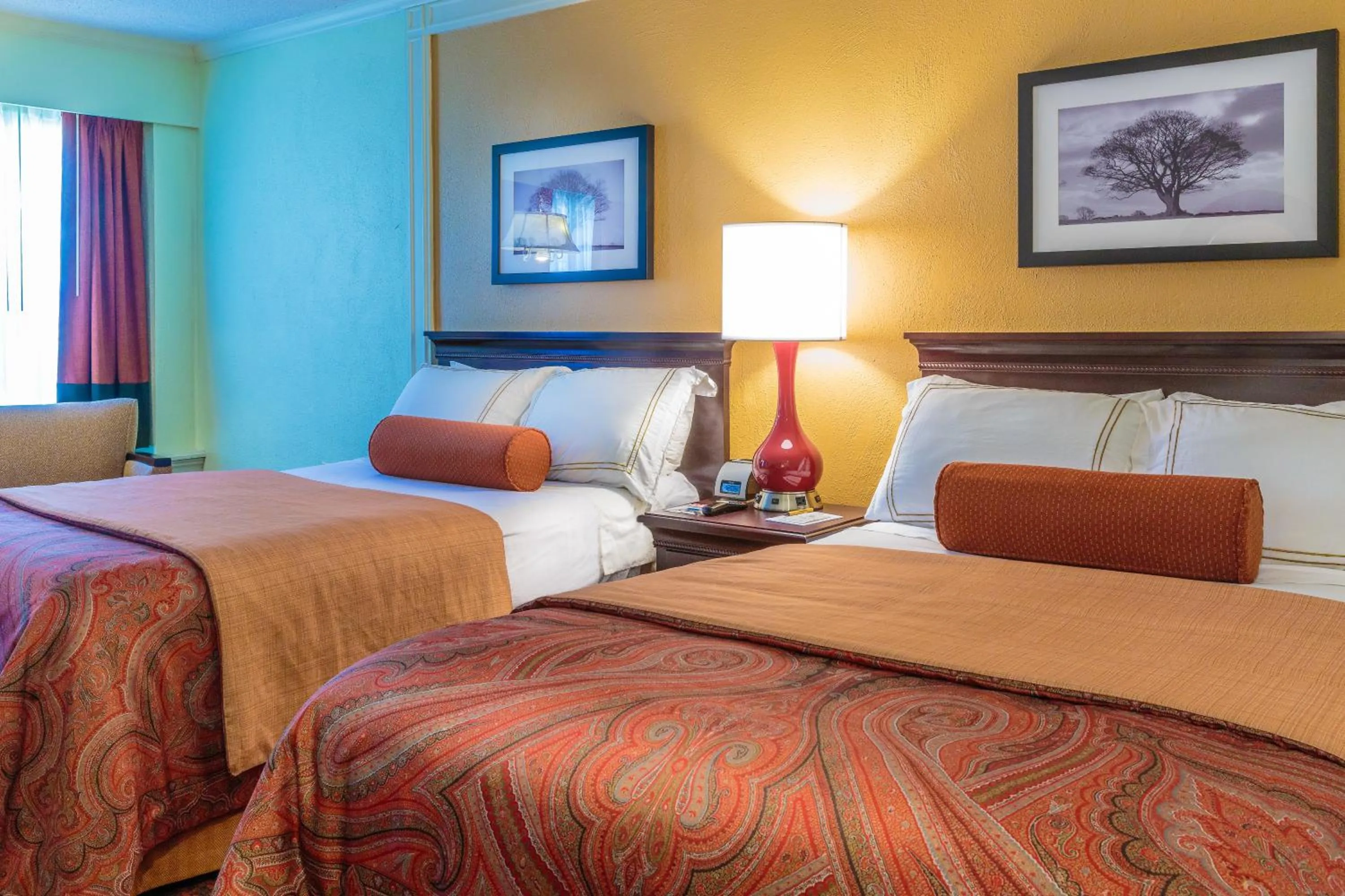 Photo of the whole room, Bed in The Olde Mill Inn Basking Ridge