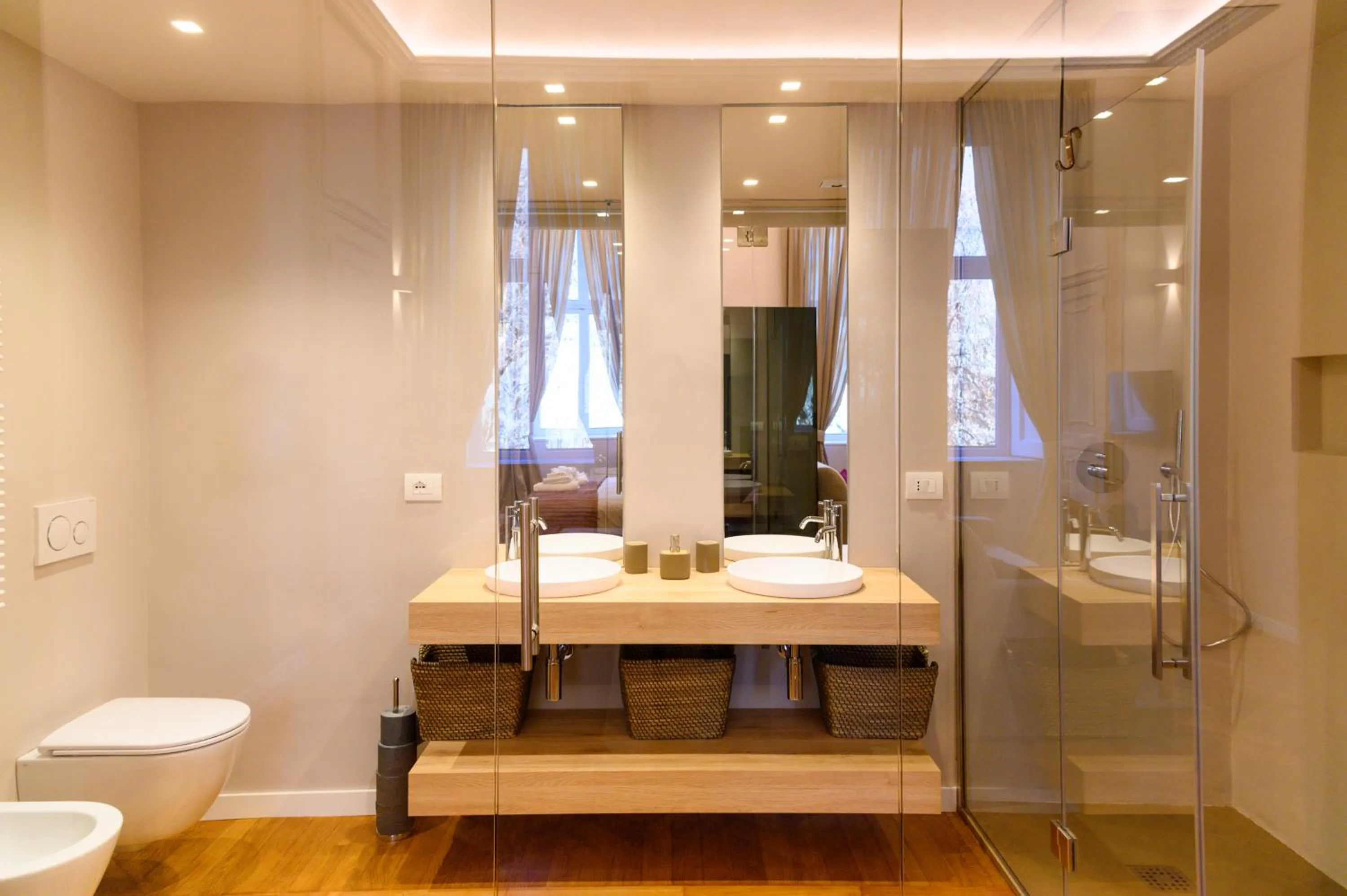 Shower in Savoia Suites Torino