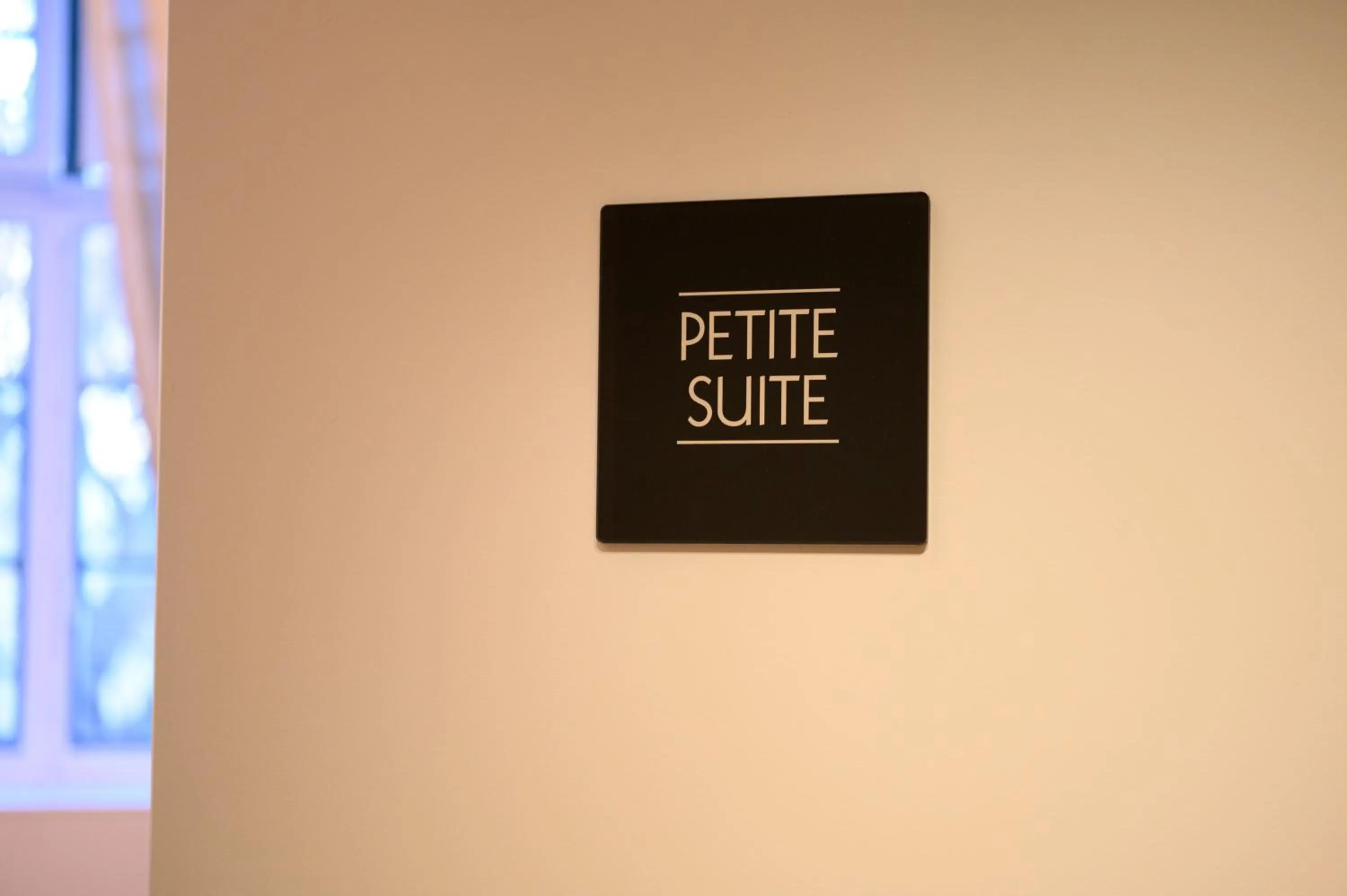 Logo/Certificate/Sign in Savoia Suites Torino