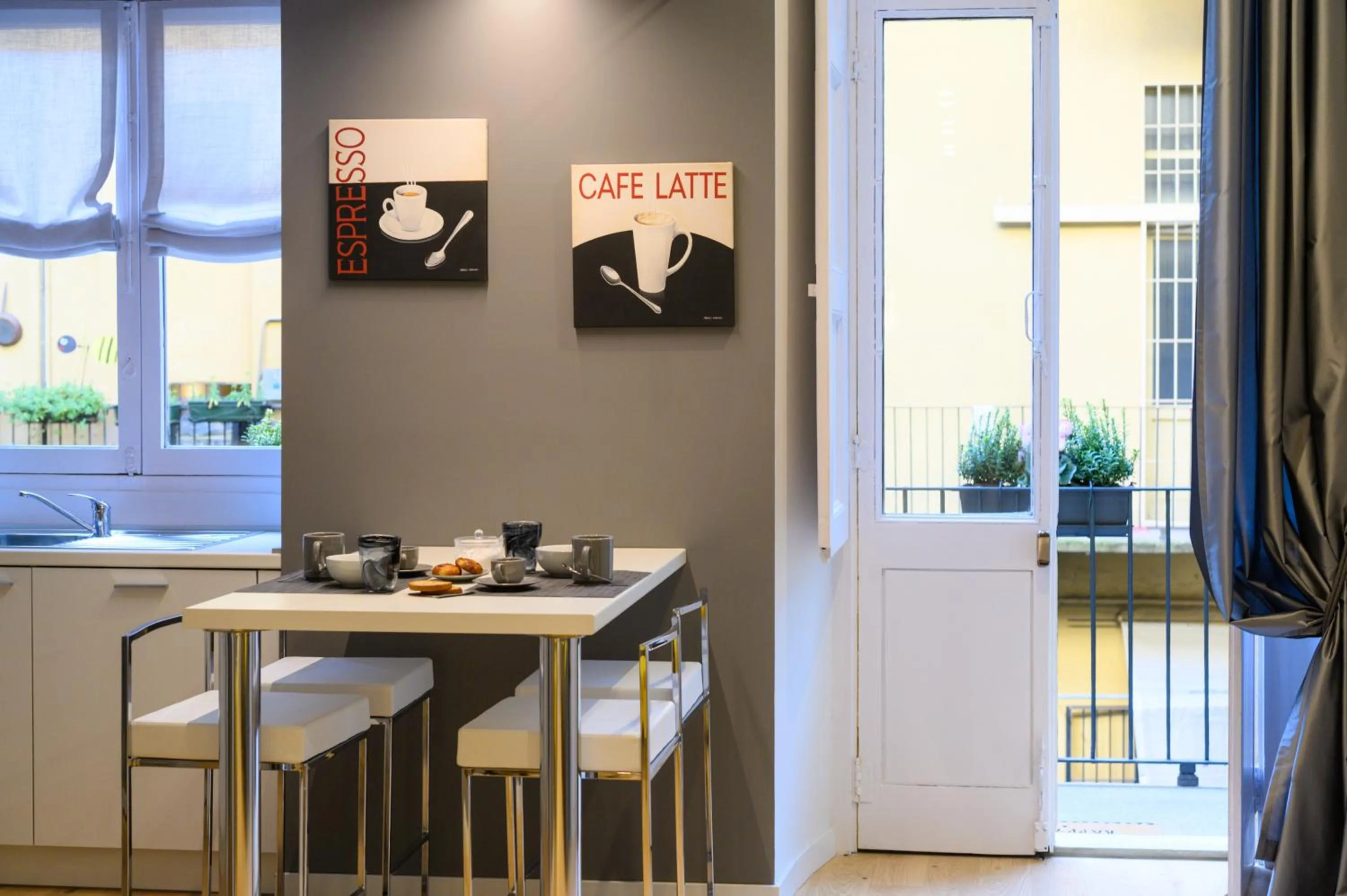 Kitchen or kitchenette in Savoia Suites Torino